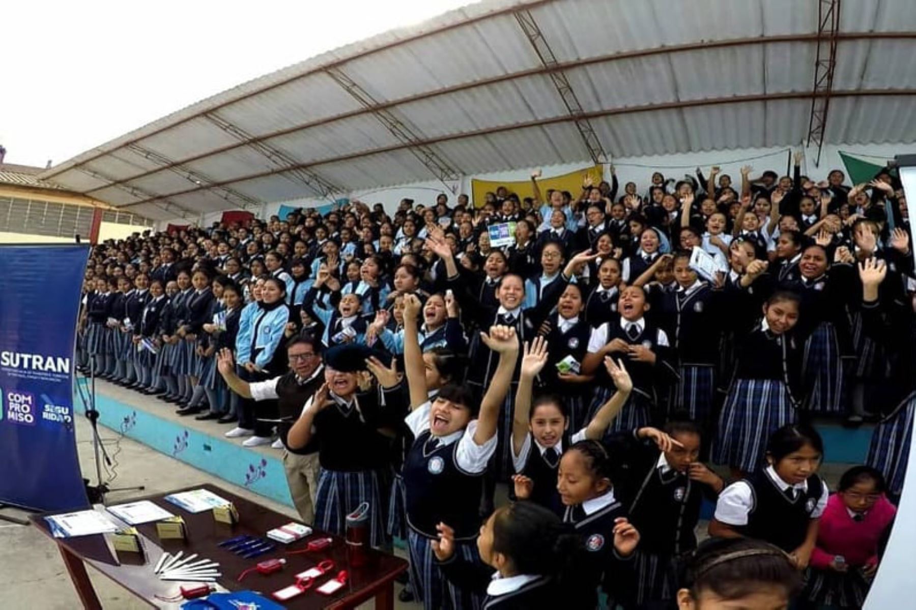 Más de 500 alumnas del colegio Inmaculada Concepción de Huánuco participaron en una nueva edición de Sutran Educa, en la que conocieron sus principales derechos y deberes como usuarios del sector Transportes.