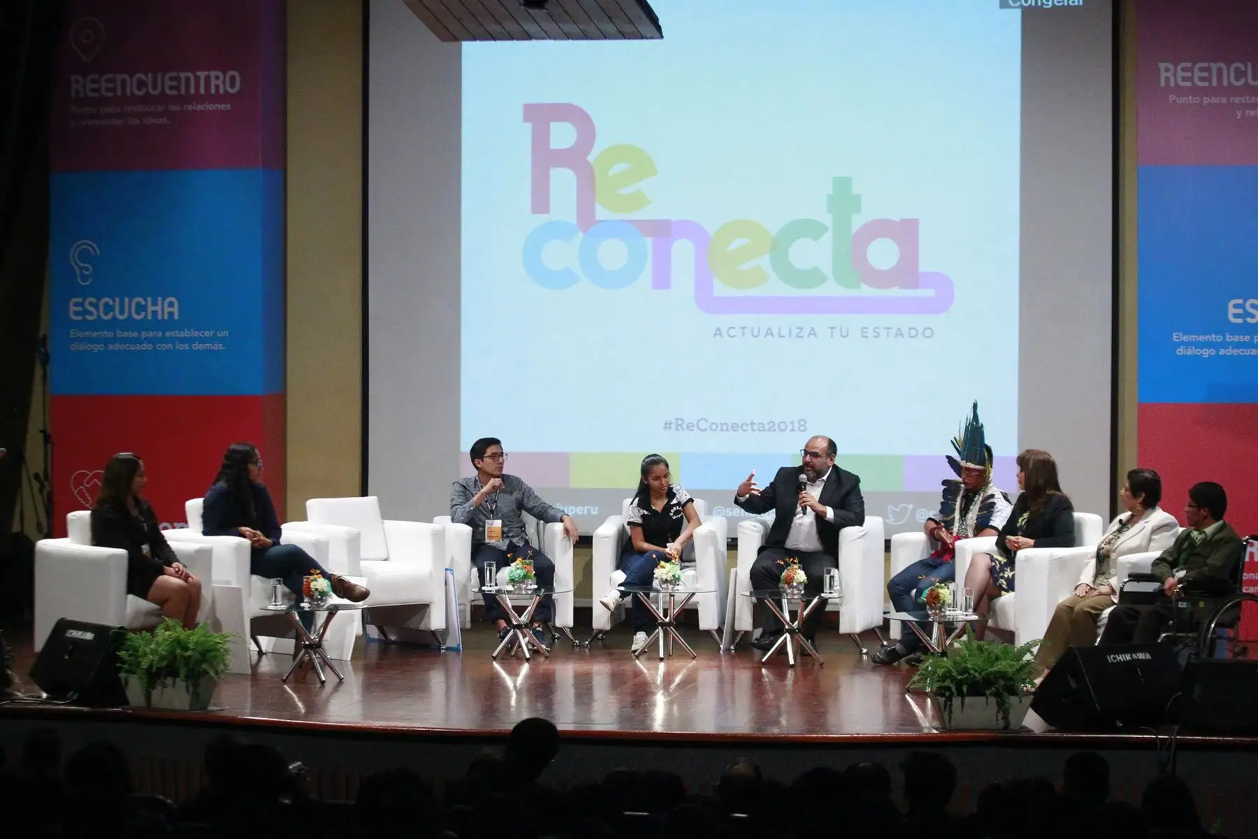 El Ministro de Educación , Daniel Alfaro y sus homólogos Ministra del Ambiente, Fabiola Muñoz y la Ministra de Desarrollo e Inclusión Social , Liliana la Rosa participan en reunión con más de 200 jovenes donde se entrega el premio " Yenuri Chiguala Cruz" a la innovación e investigación científica promovido por la Secretaria Nacional de la Juventud ( SENAJU). Foto: ANDINA/Eddy Ramos