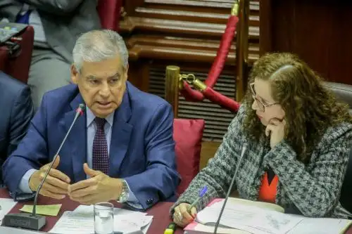 Jefe del Gabinete Ministerial, César Villanueva, asiste a la Comisión de Constitución para exponer el proyecto del Ejecutivo, que propone la bicameralidad. Foto: PCM