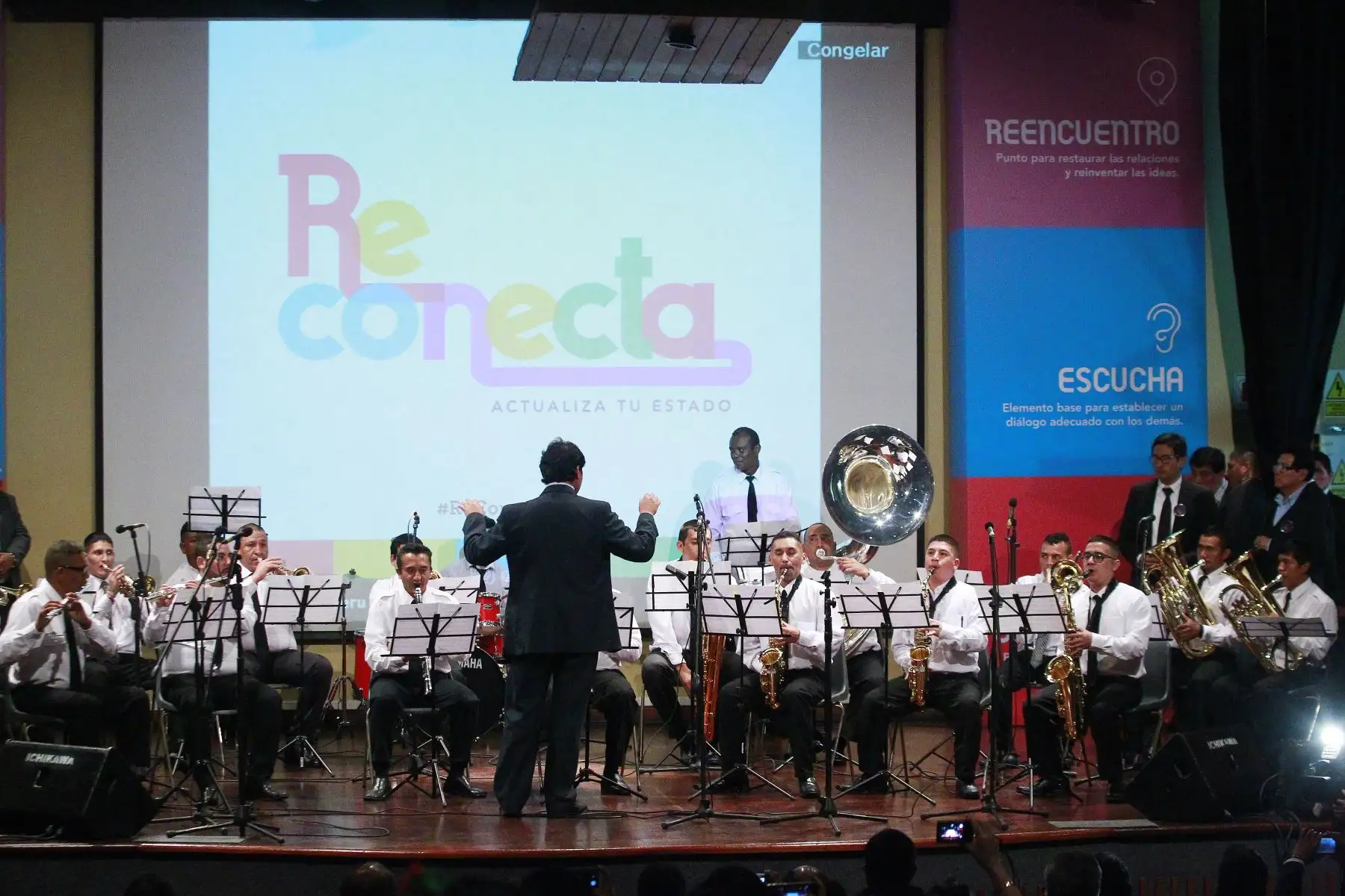 Internos del penal " Sarita Colonia " de la Iniciativa musical  Sembrando, clausurán  con recital y coro, el evento  Premio Nacional de la  juventud organizado por el Ministerio de Educación. Foto: ANDINA/Eddy Ramos.