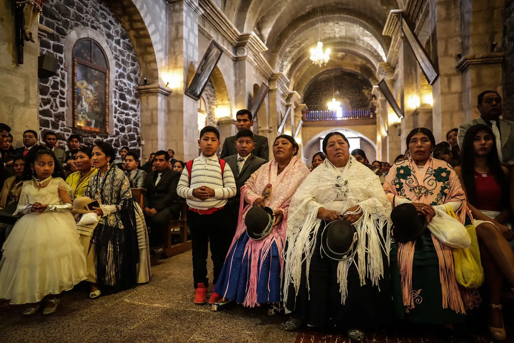 La boda de Felipe Coarite está ya escrita en Juliaca, Puno. Los muros de la Iglesia Matriz de Santa Catalina, en la Plaza de Armas de Juliaca, fueron testigos del “Sí” que la pareja se dio ante el Dios de los cristianos.. Foto: ANDINA/Carlos Lezama