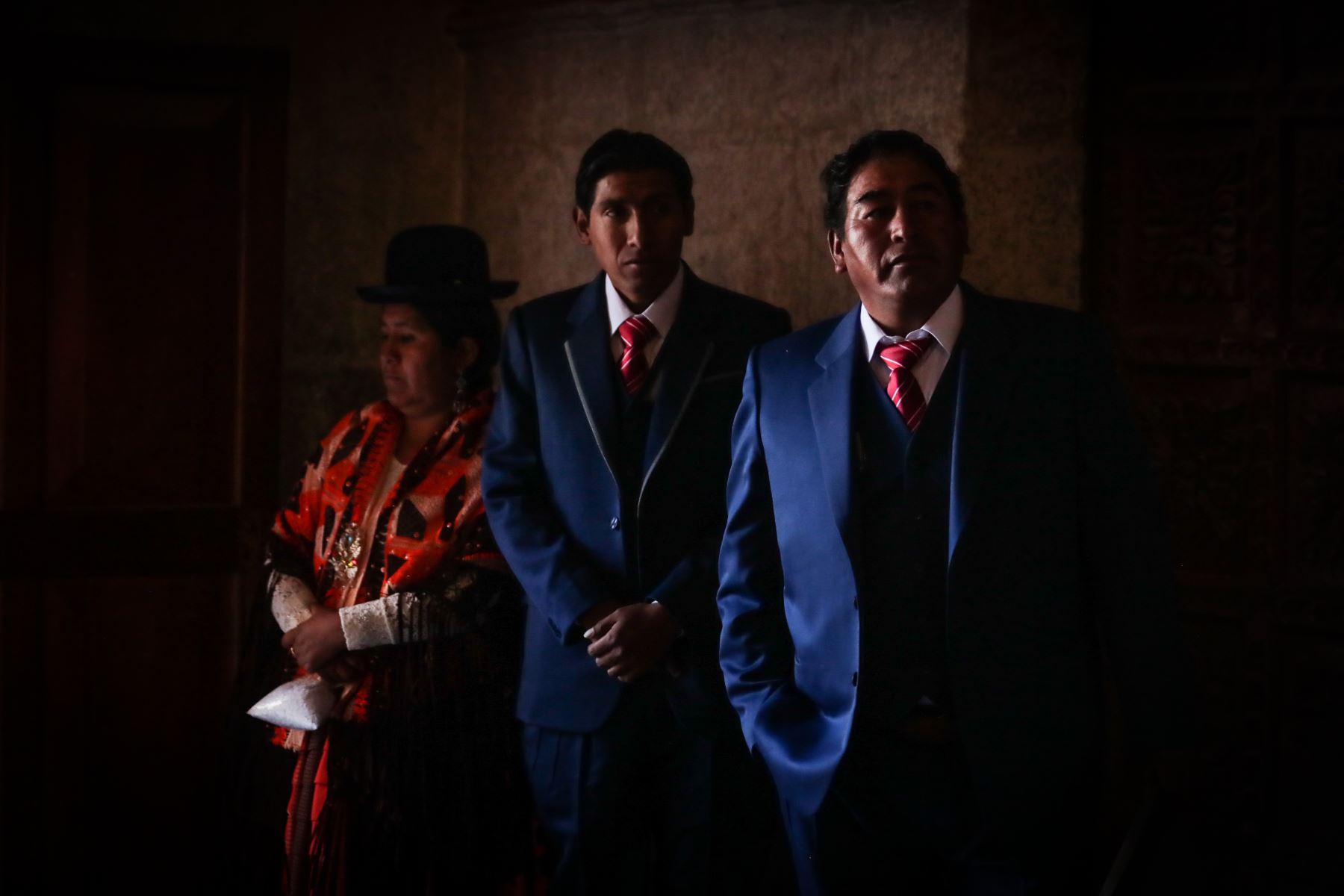 No solo llegaron los familiares y amigos de todo Puno y Lima (la familia de Coarite es de la provincia de Sandia), sino también los fans del cantante del otro lado de la frontera: desde La Paz, Oruro y Cochabamba. Foto: ANDINA/Carlos Lezama