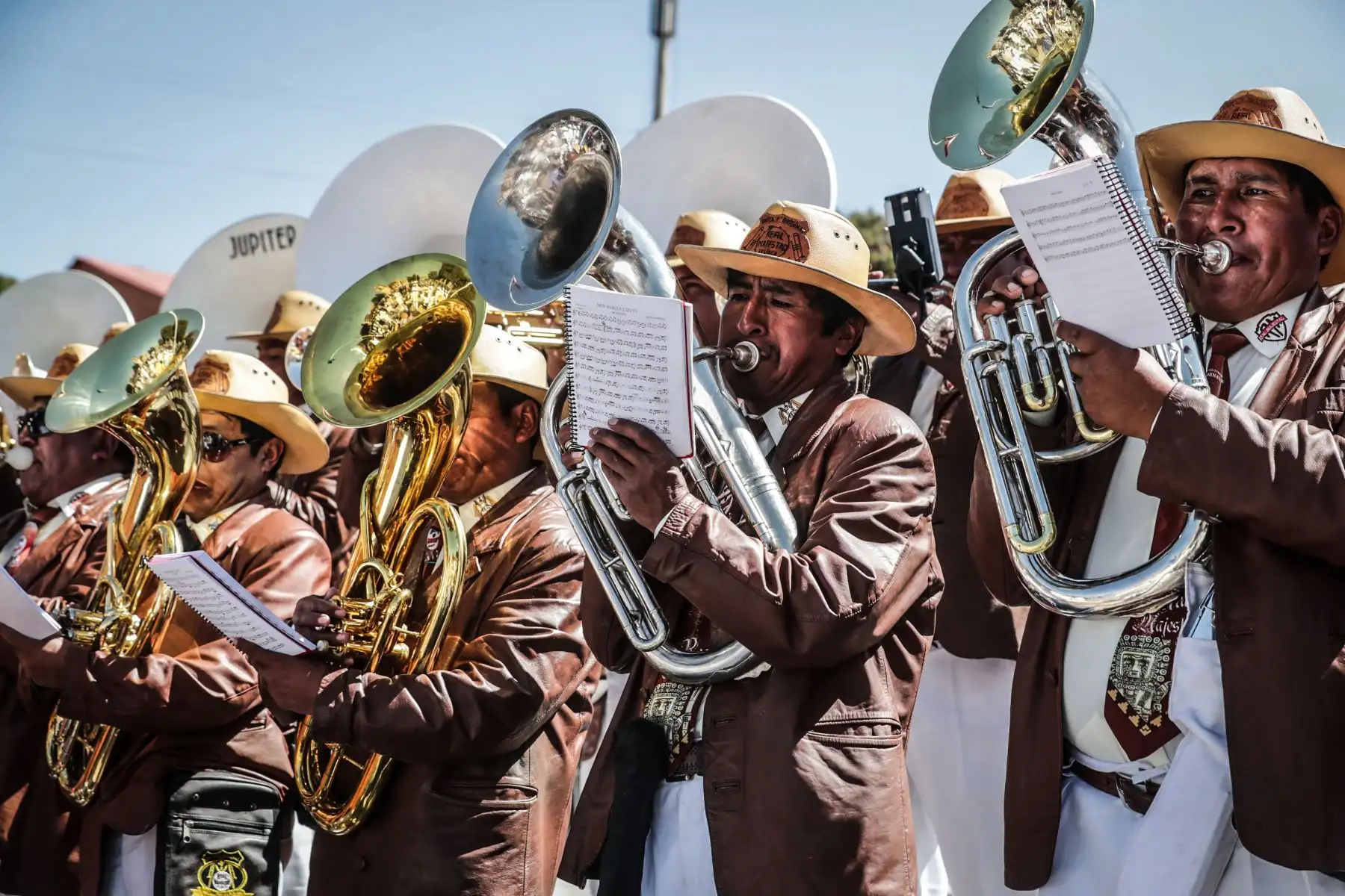 En el local La Escondida, donde una poderosa Banda de músicos  animaría la fiesta donde compañeros de arte de Príncipe Sandino, lo acompañarían en su paso a la fila de los casados. Foto: ANDINA/Carlos Lezama