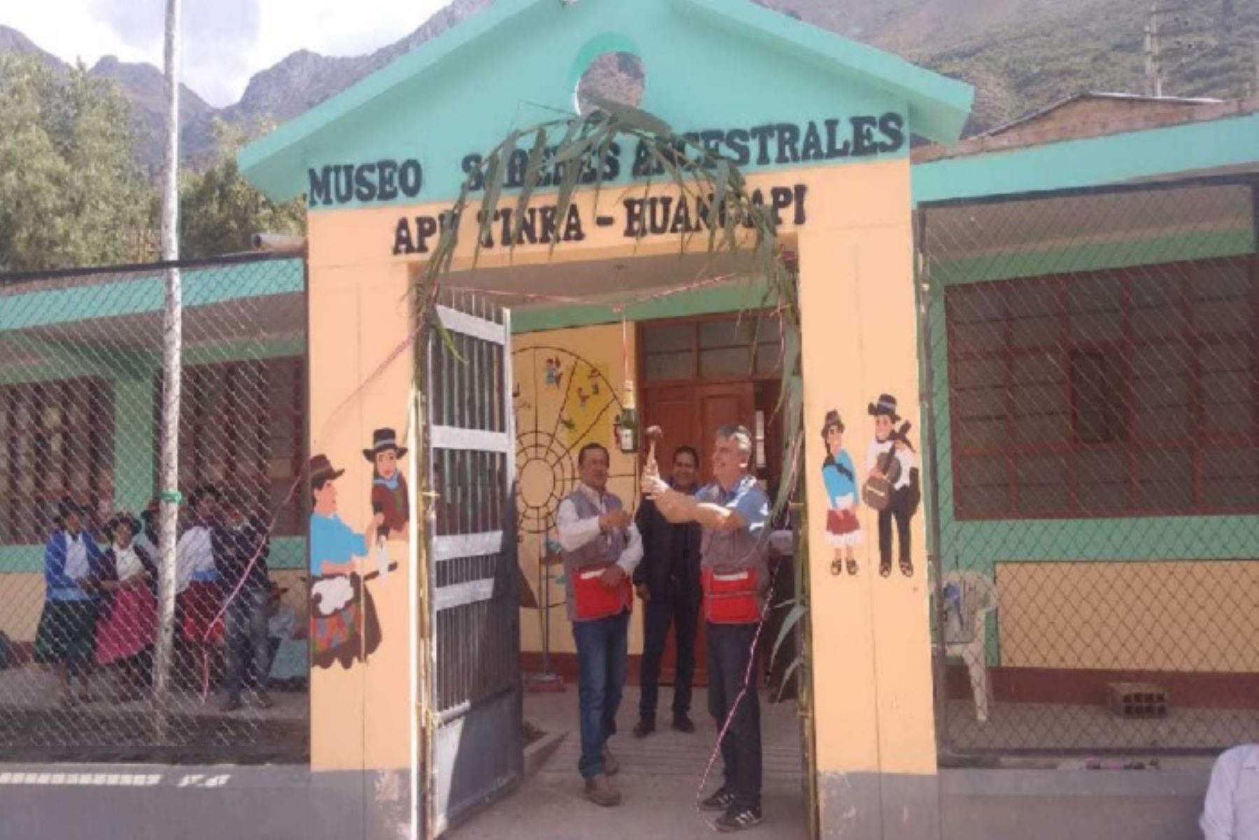 En la región Ayacucho fue inaugurado el primer Museo de Saberes Ancestrales del país, donde se expone la valiosa diversidad de expresiones artísticas y culturales ancestrales, que se enmarca dentro de la iniciativa Saberes Productivos que impulsa el Programa Nacional de Asistencia Solidaria (Pensión 65) del Ministerio de Desarrollo e Inclusión Social (Midis).