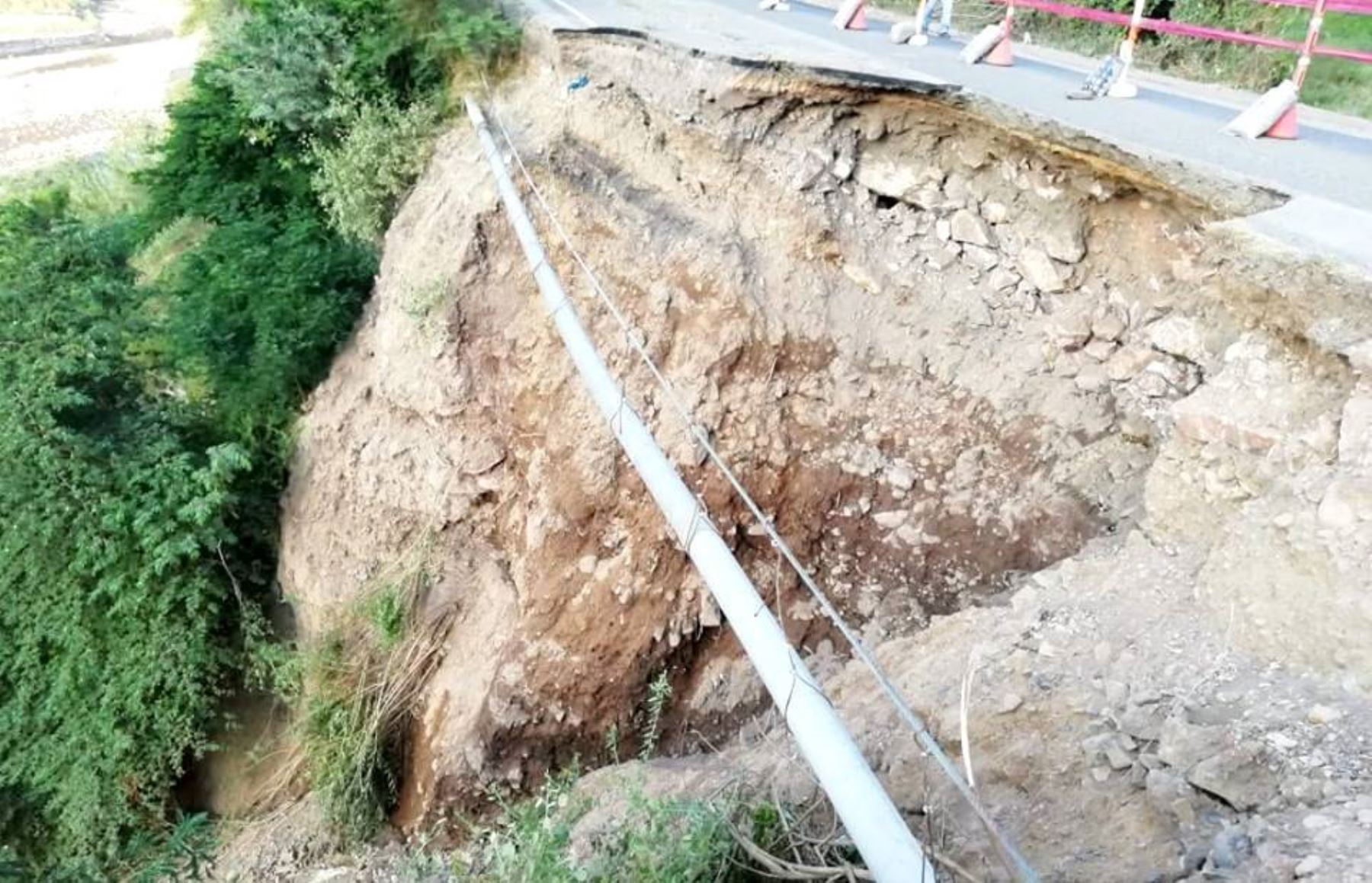 Falla geológica provocó el colapso de 70 metros de la carretera Cajamarca-Ciudad de Dios, en el sector Zapotal.