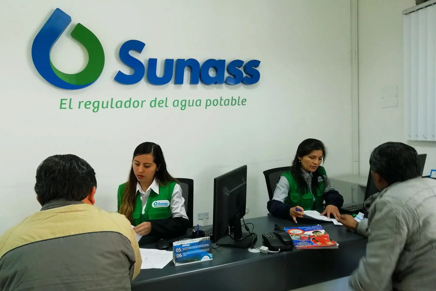Personal de la Sunass recabó los reclamos y las denuncias de los usuarios de Seda Ayacucho, empresa encargada suministrar agua potable y alcantarillado urbano.