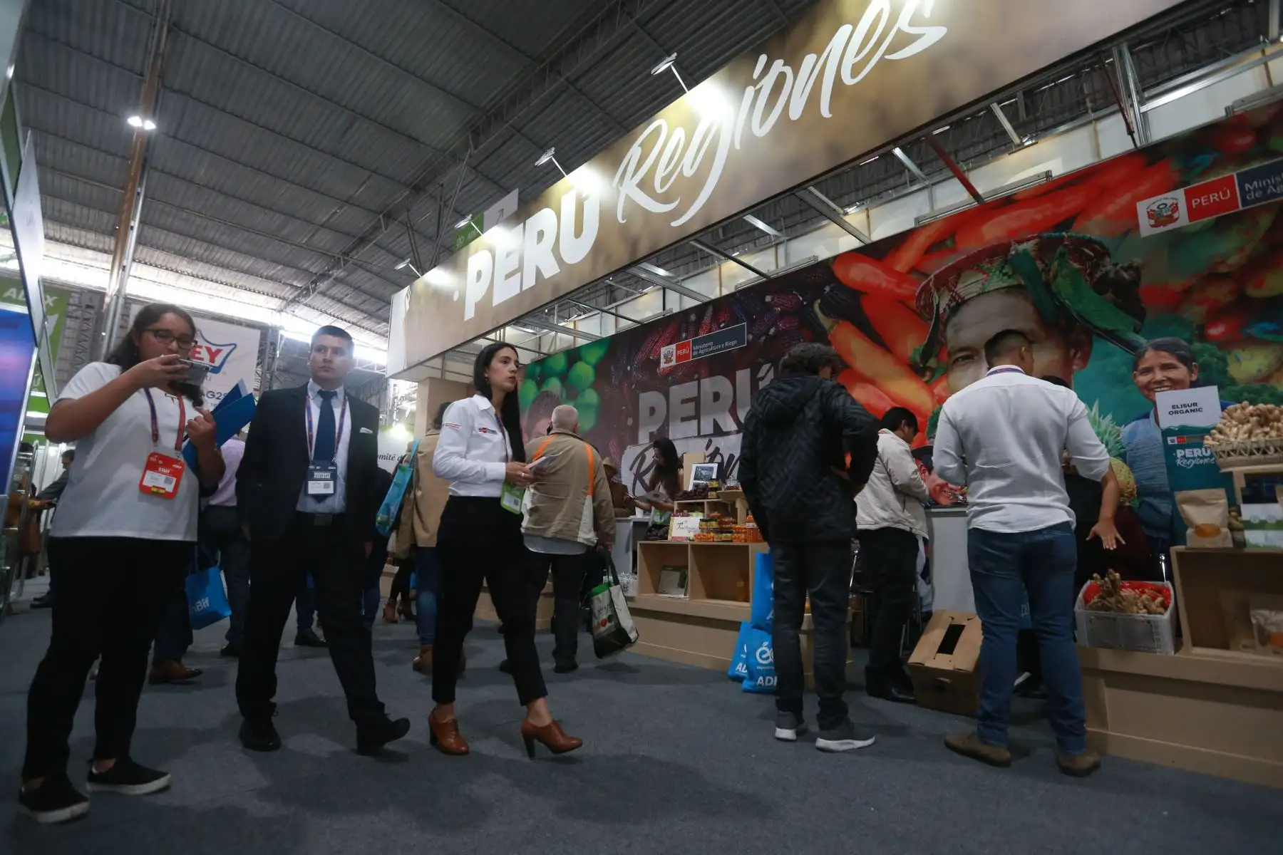 Representantes de empresas y asociaciones  asisten a la décima edición de la Feria Expoalimentaria.Foto: ANDINA/Vidal Tarqui