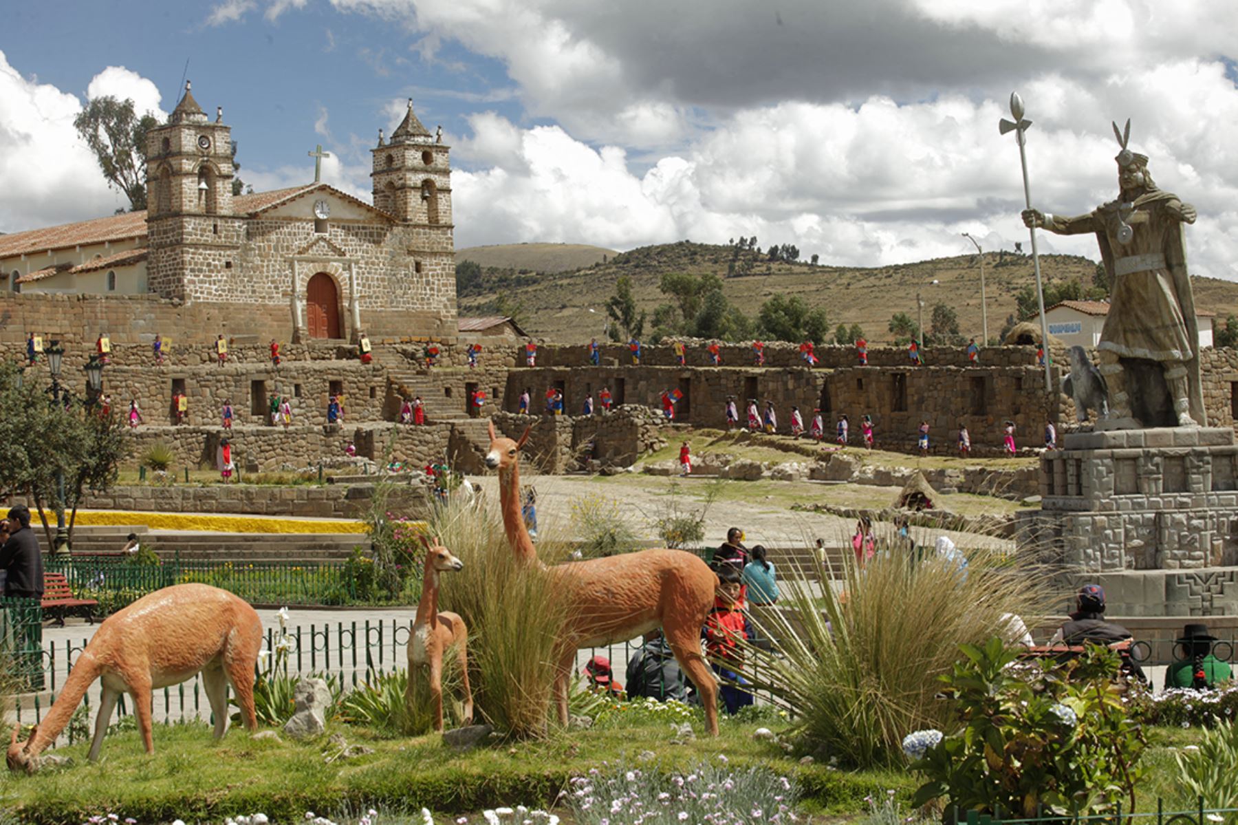 Las regiones del sur peruano ofrecen una amplia gama de atractivos turísticos en los que confluyen la belleza paisajística, zonas arqueológicas, historia, cultura y tradición, además de la gastronomía que deleita a los visitantes nacionales y extranjeros. Foto: ANDINA/archivo.