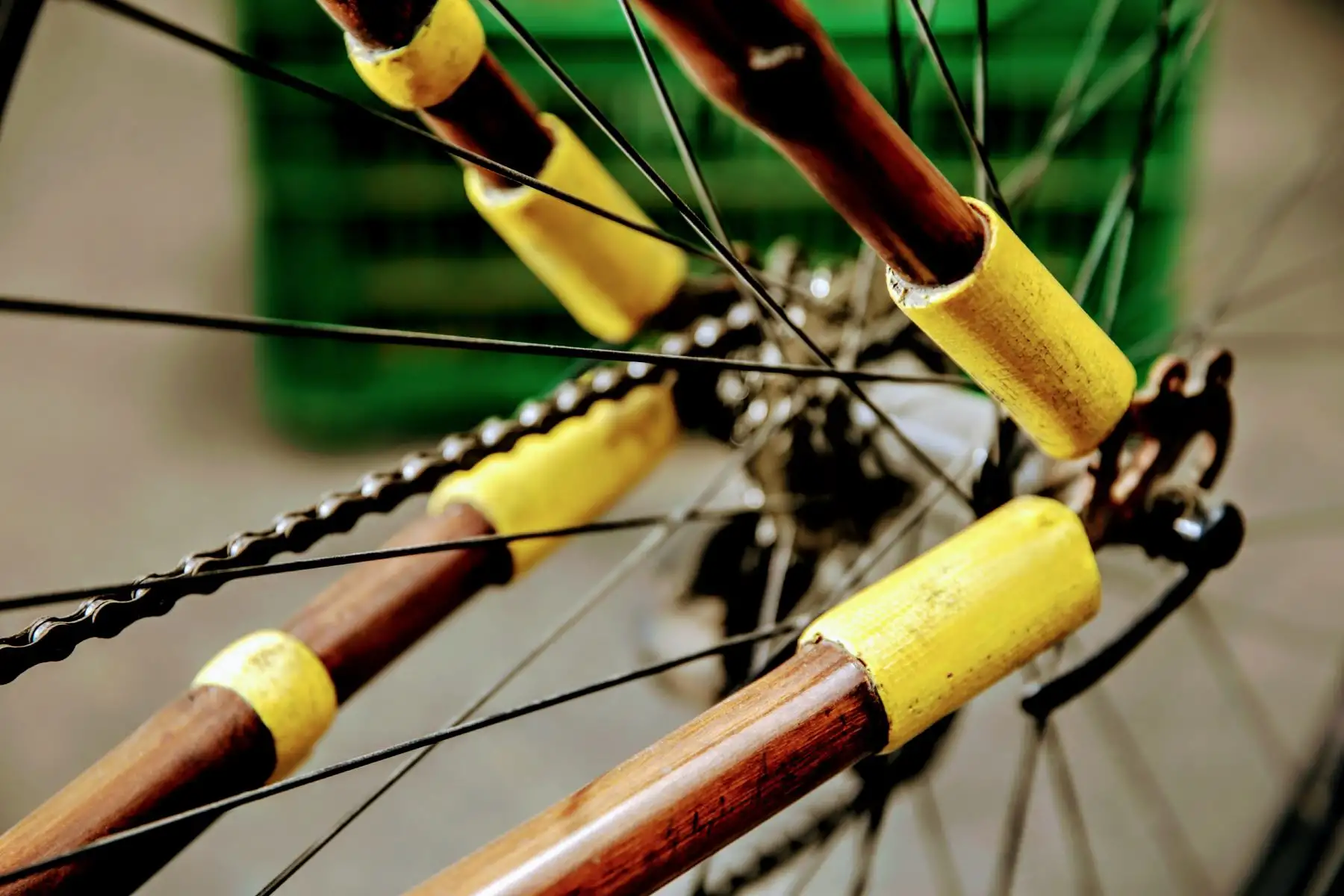 Primero se debe limpiar el bambú, luego se corta según los tamaños que se necesita para la geometría especifica del cuadro, depende si son bicicletas de ruta, de paseo, montañeras o híbridas. Foto: ANDINA/Luis Iparraguirre