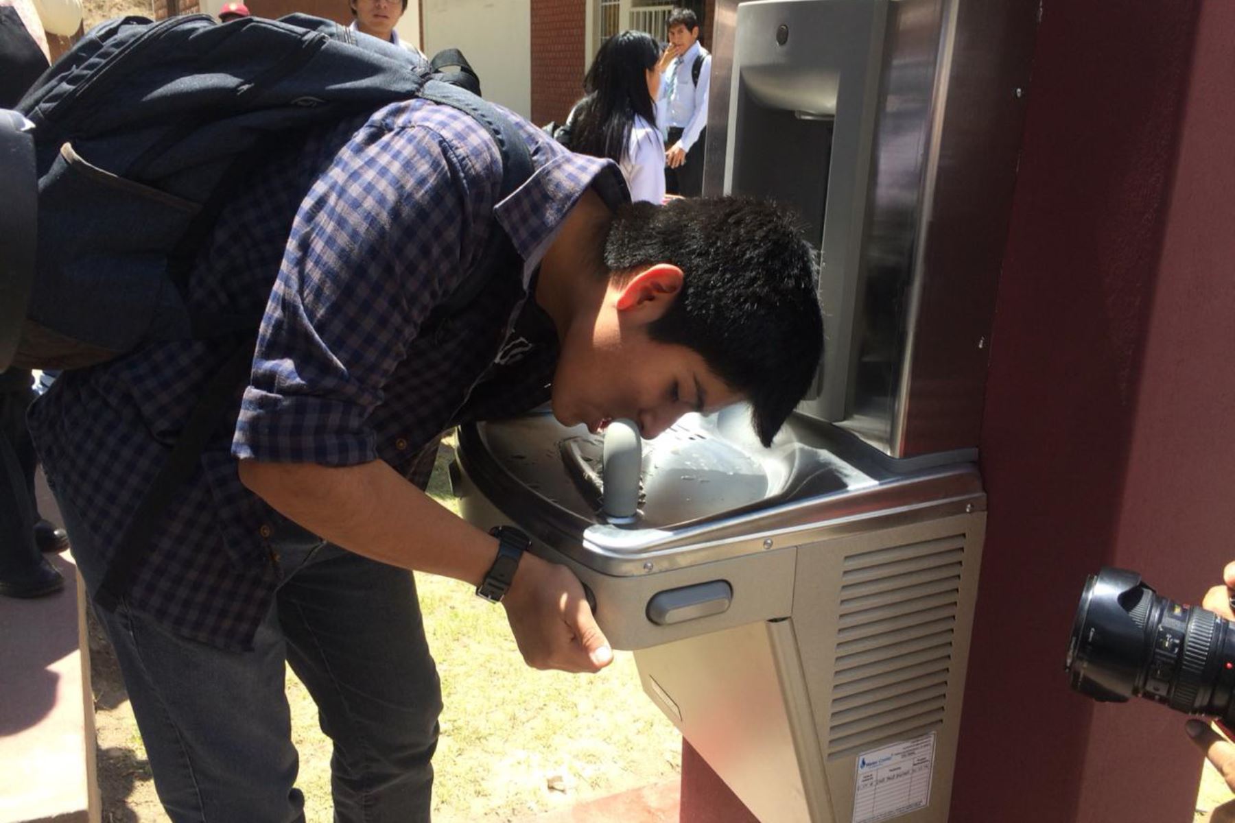 Universidad de Arequipa instala bebederos para reducir uso de envases de plástico. Foto: ANDINA.