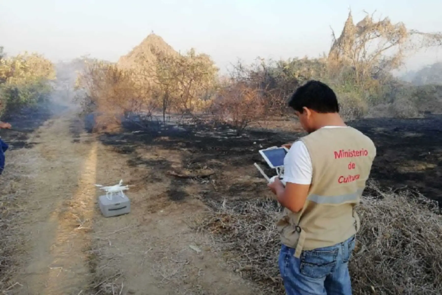 Dron y GPS contribuirá a extinción de incendio en Bosque de Pómac