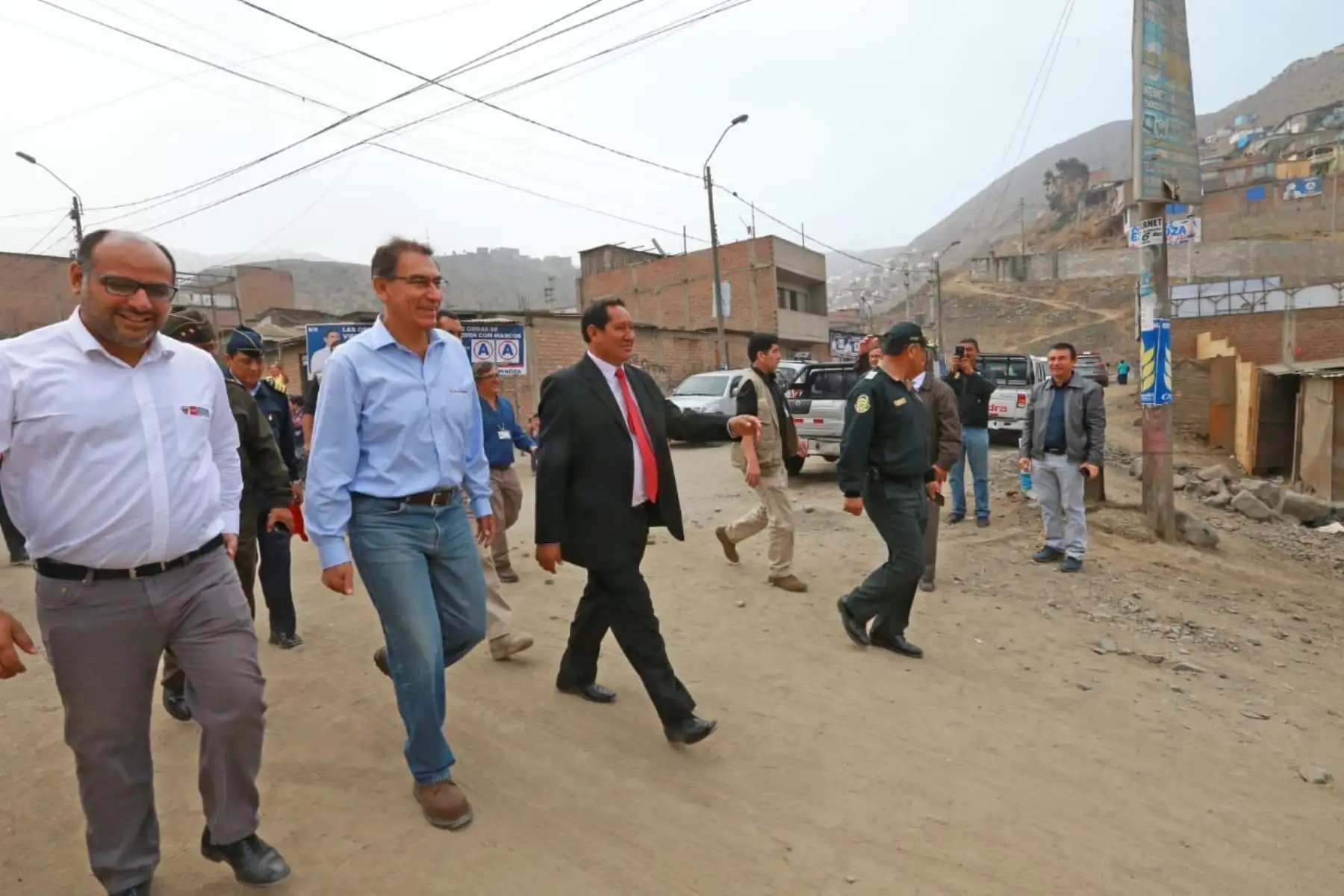 El presidente de la República, Martín Vizcarra, junto al ministro de Educación, Daniel Alfaro, inaugura las nuevas instalaciones del colegio N.° 8190 Sol Naciente de Carabayllo, que albergará a más de mil a estudiantes de primaria y secundaria.Foto: ANDINA/Prensa Presidencia