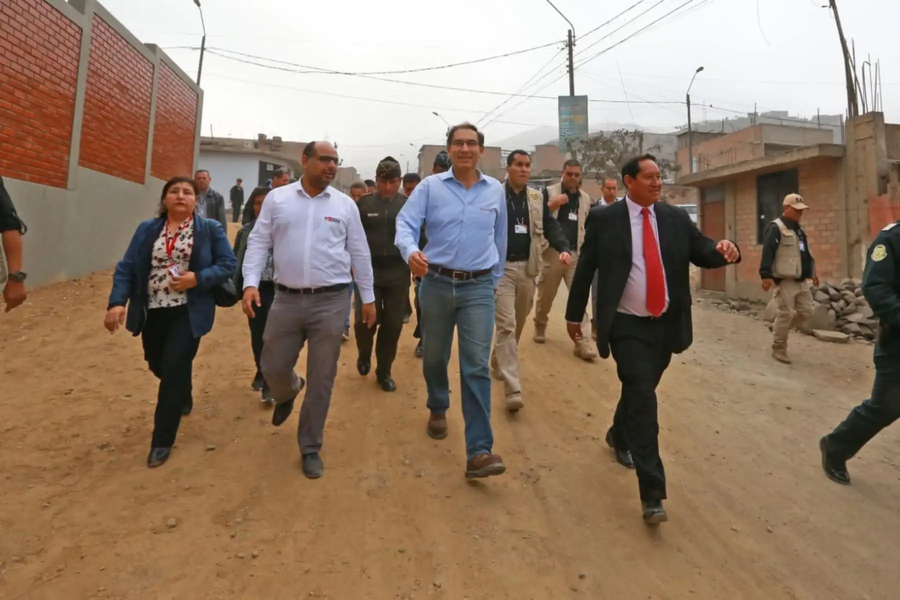 El presidente de la República, Martín Vizcarra, junto al ministro de Educación, Daniel Alfaro, inaugura las nuevas instalaciones del colegio N.° 8190 Sol Naciente de Carabayllo, que albergará a más de mil a estudiantes de primaria y secundaria.Foto: ANDINA/Prensa Presidencia