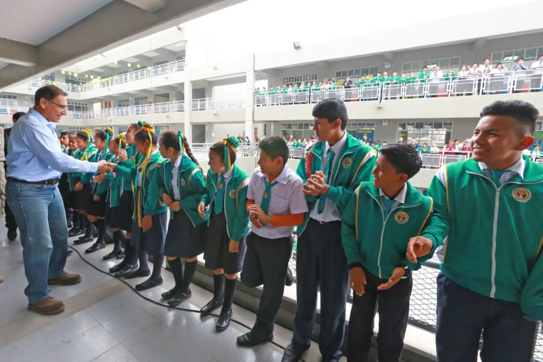 El presidente de la República, Martín Vizcarra, junto al ministro de Educación, Daniel Alfaro, inaugura las nuevas instalaciones del colegio N.° 8190 Sol Naciente de Carabayllo, que albergará a más de mil a estudiantes de primaria y secundaria.Foto: ANDINA/Prensa Presidencia