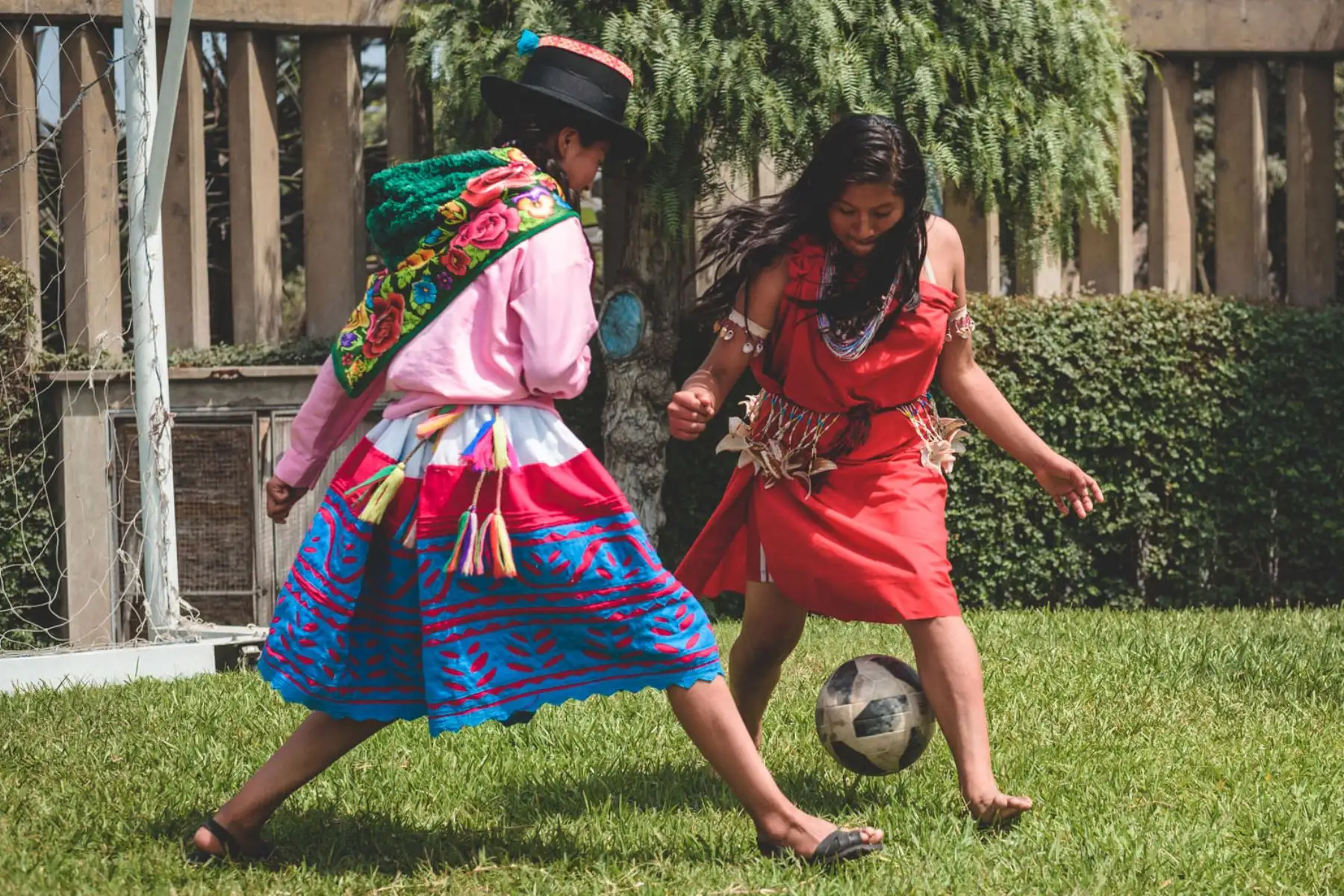 El combinado planea en quechua-collao sus estrategias deportivas. Son alumnas de los colegios Policarpo Caballero Farfan y Huáscar; del centro poblado Choseccani (distrito de Pomacanchi) y el segundo en Huáscar (distrito de Acomayo). Foto: ANDINA/Difusión