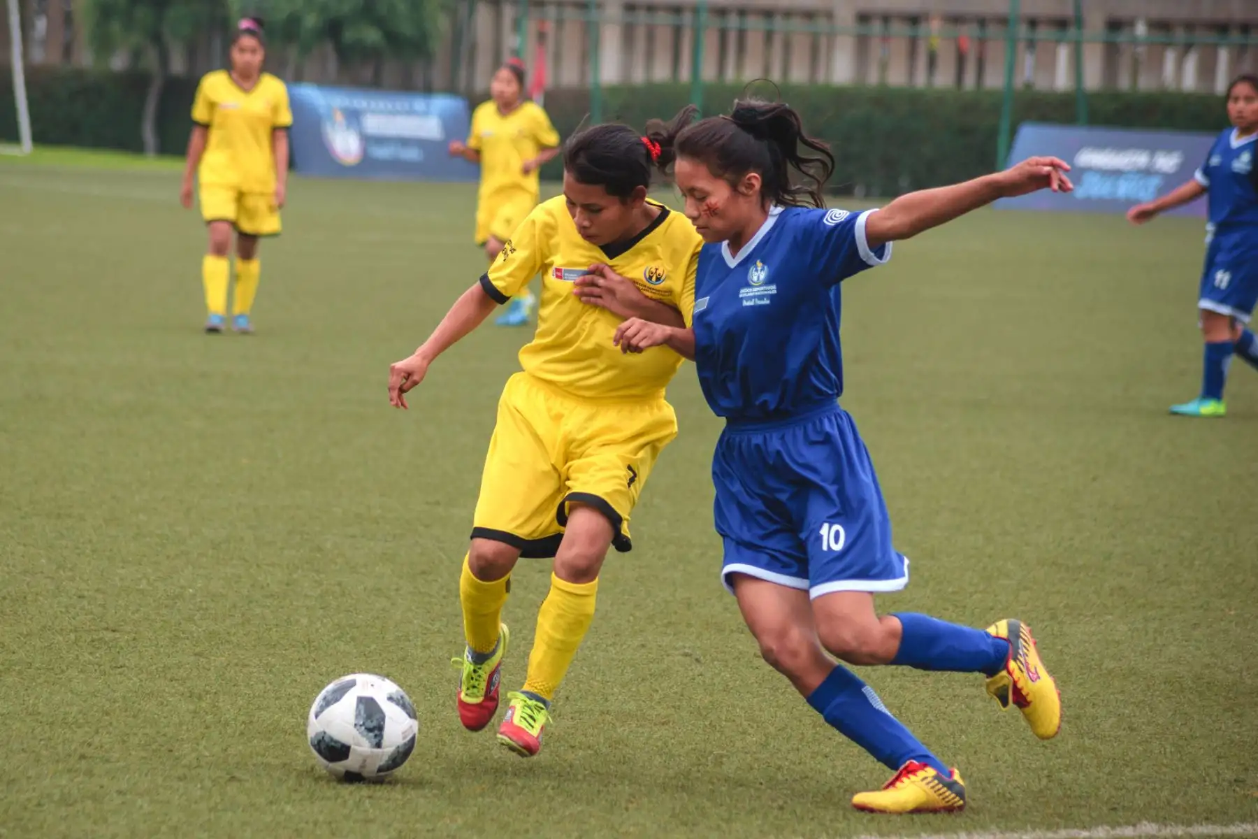Por segundo año consecutivo, ellas participan en los Juegos Deportivos Escolares Nacionales (JDEN), actividad del Ministerio de Educación que incluye a adolescentes de pueblos originarios en la categoría C de fútbol femenino. Foto: ANDINA/Difusión