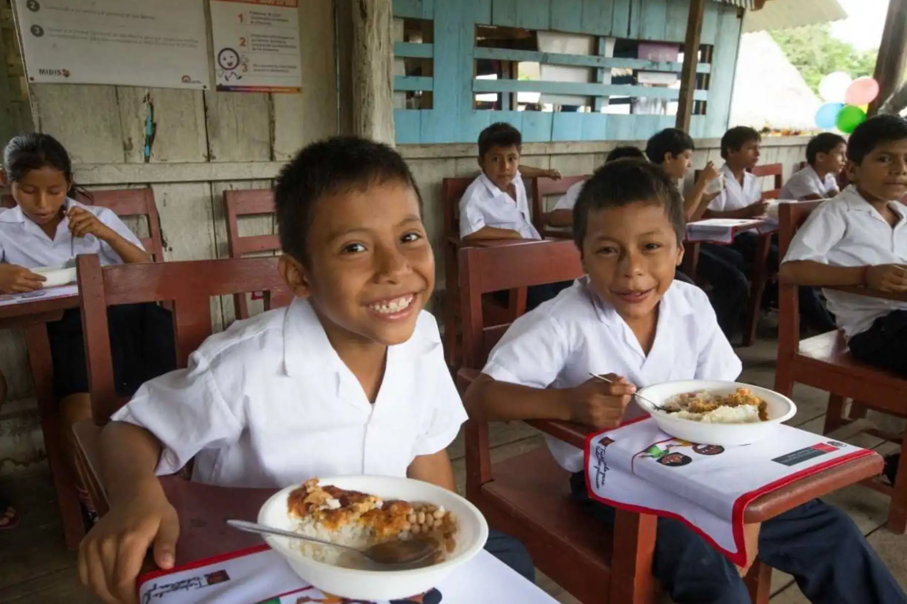 Programa Nacional de Alimentación Escolar Qali Warma brinda almuerzos a estudiantes de colegios públicos en las zonas rurales de la Amazonía.