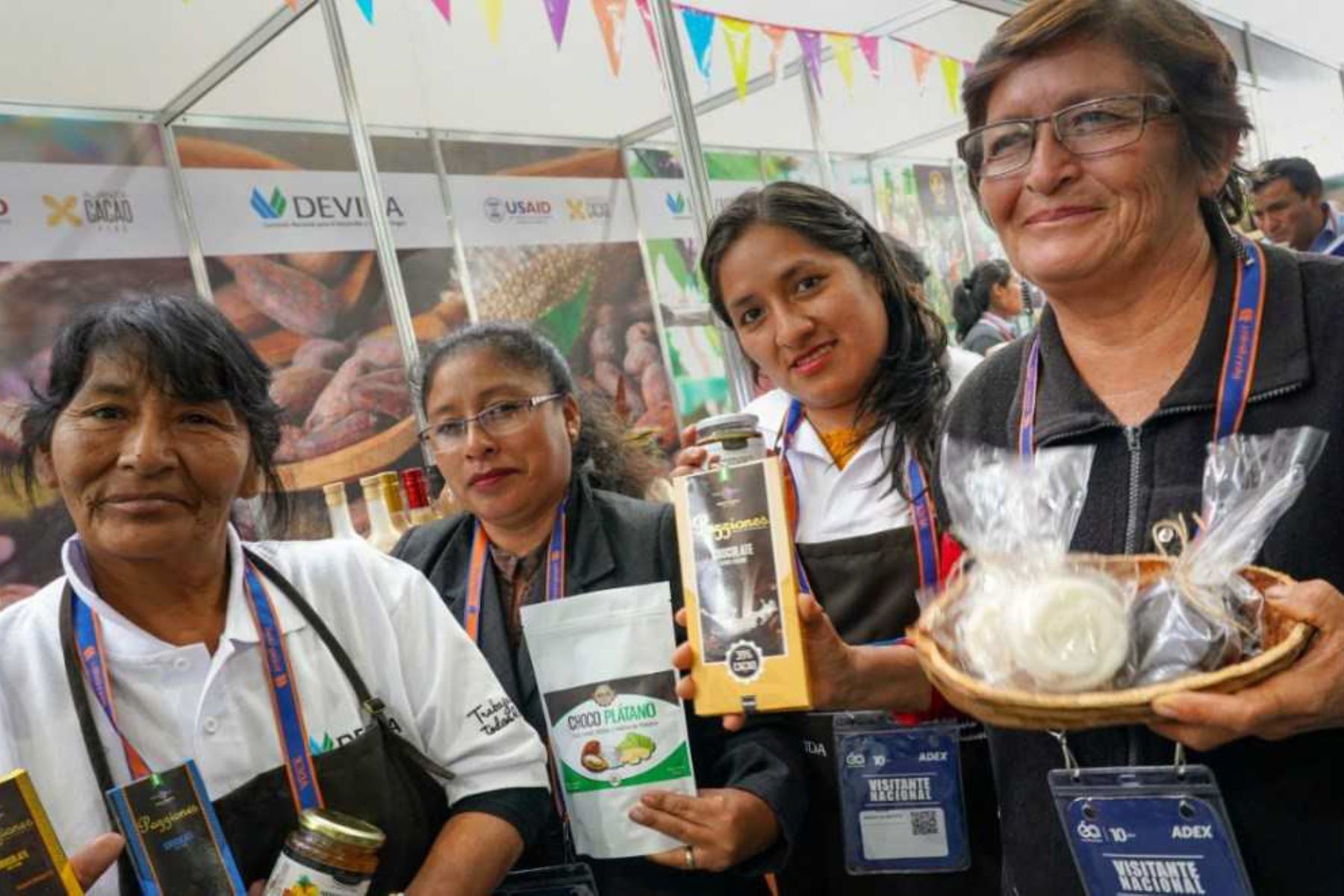 Un total de 30 organizaciones de café y cacao procedentes de zonas cocaleras exhiben hasta hoy sus trabajos en un pabellón especial de la feria Expoalimentaria 2018, con el objetivo de promocionar los dos productos emblemáticos del desarrollo alternativo.