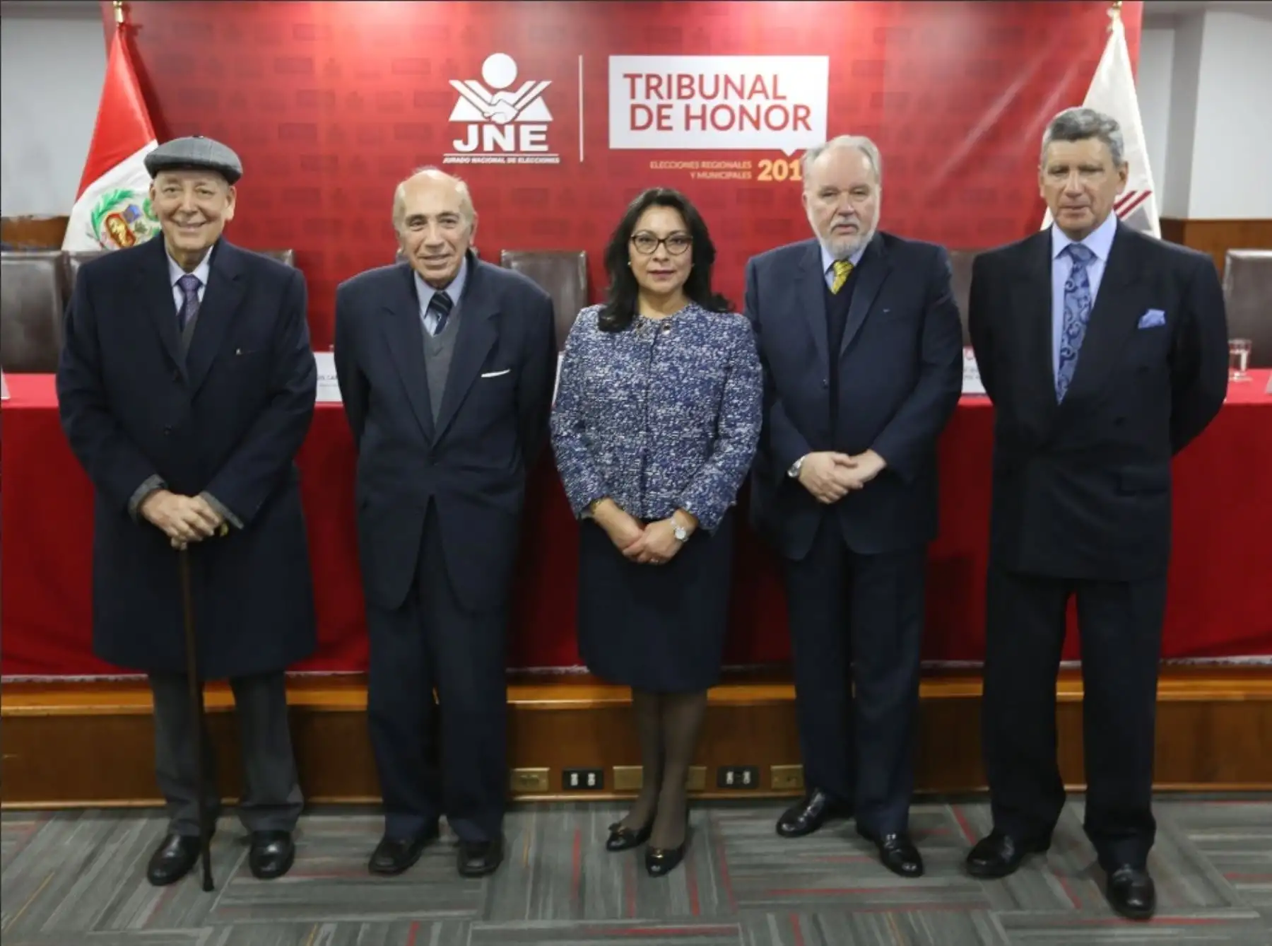 Integrantes del Tribunal de Honor del Pacto Ético Electoral del JNE.