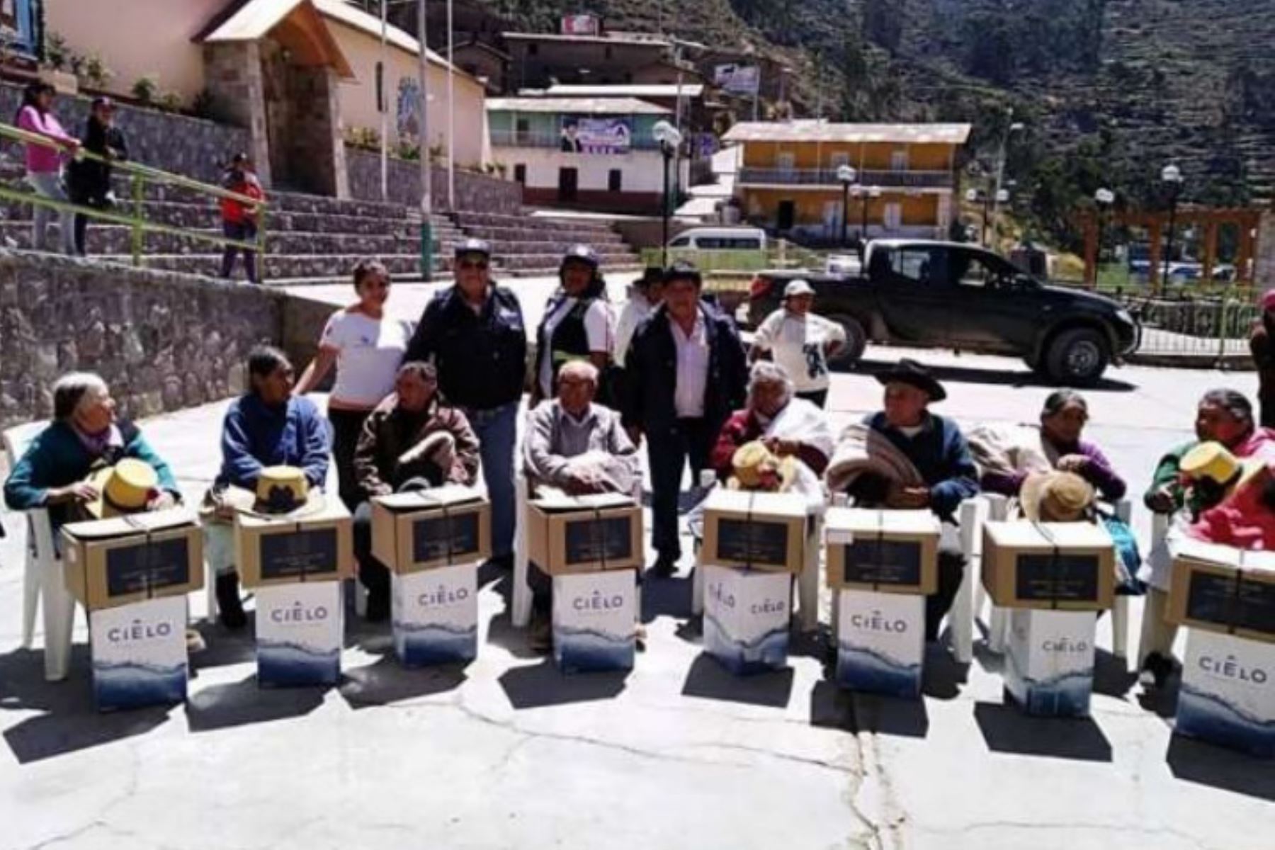 El Centro de Operaciones de Emergencia Regional de Lima - Provincias, informó que concluyó  la entrega de bienes de ayuda humanitaria otorgados por el Instituto Nacional de Defensa Civil (Indeci) a las personas afectadas por la presencia de las heladas en las zonas altoandinas de la región.
