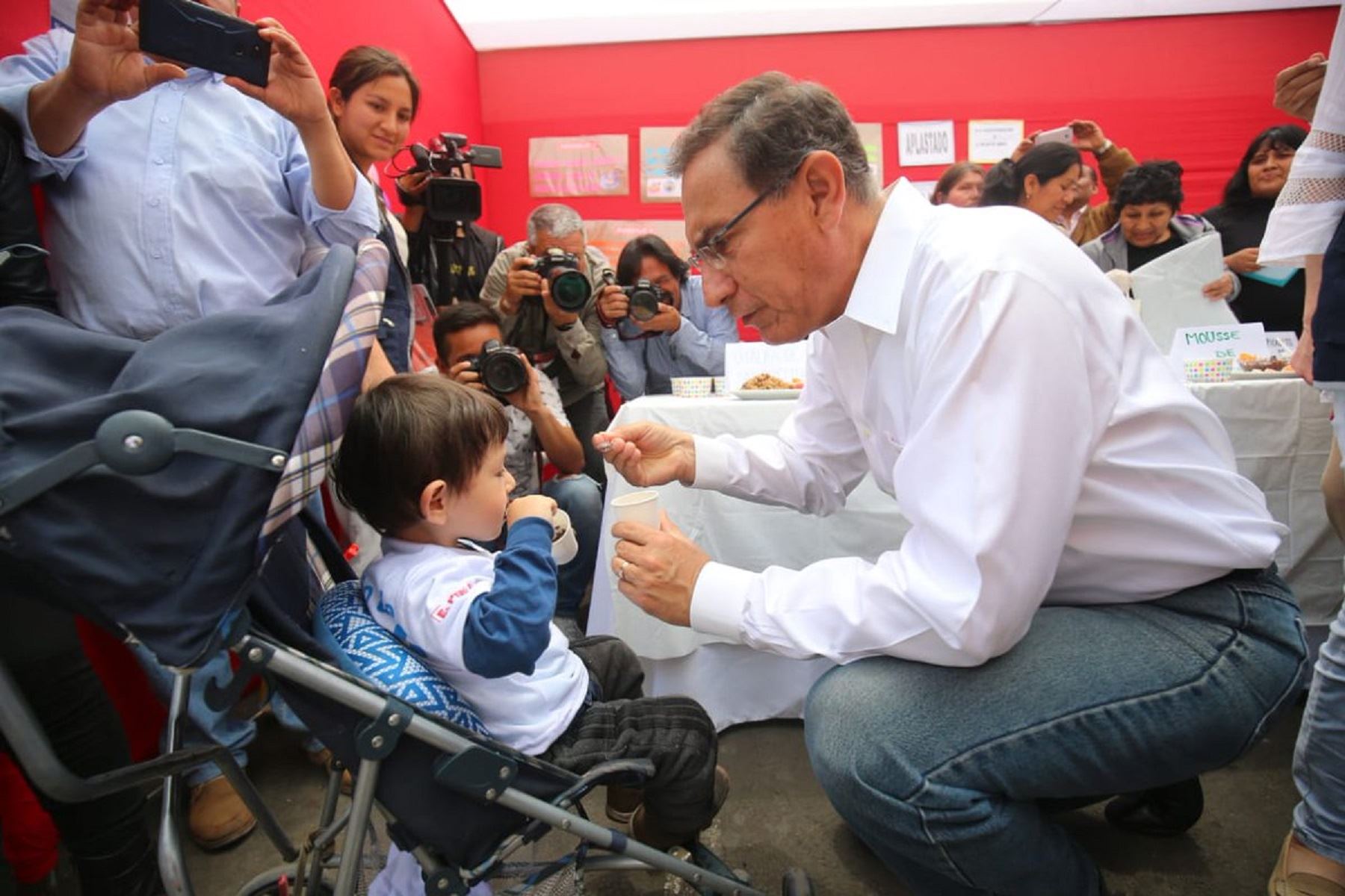 Presidente Martín Vizcarra, participa de campaña Domingo Familiar de la salud.