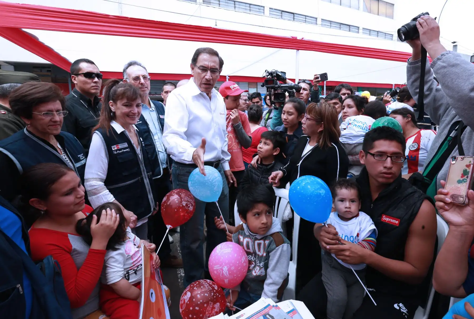 Presidente Martín Vizcarra Y Ministra de Salud Silvia Pessah, participaròn en campaña "Domingo Familiar de la salud", en el cercado de Lima.  Foto: ANDINA/Norman Córdova