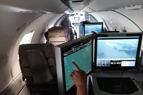 Con sensores remotos (teledetección desde aeronaves) monitorean recursos naturales de la Amazonía peruana.