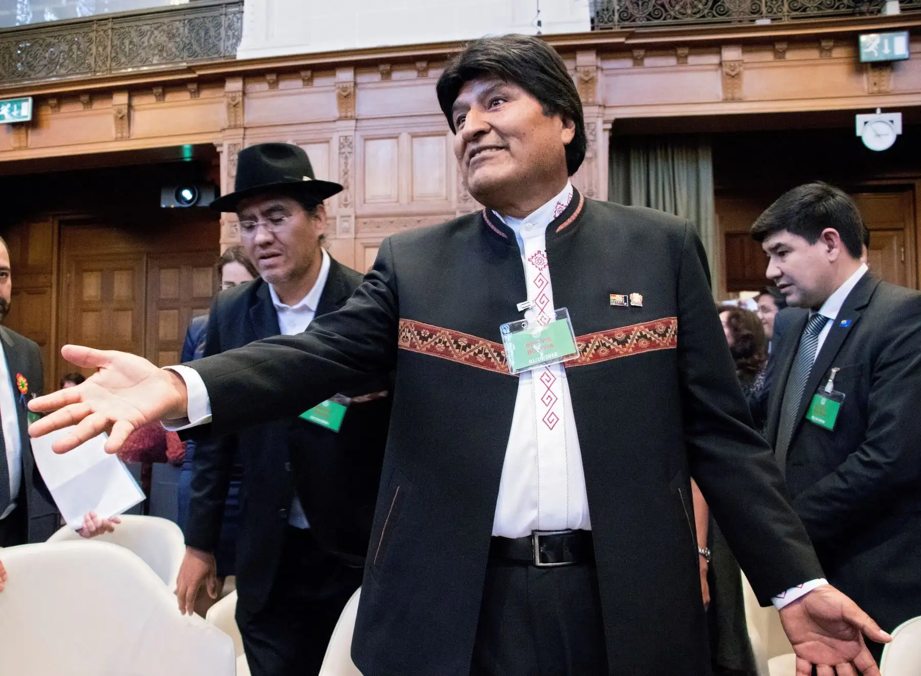 El presidente de Bolivia, Evo Morales, hoy en la sede de la Corte Internacional de Justicia que da a conocer hoy su sentencia sobre la demanda planteada por Bolivia contra Chile con relación a si Santiago tiene la obligación de negociar con La Paz su eventual acceso soberano al océano Pacífico. EFE