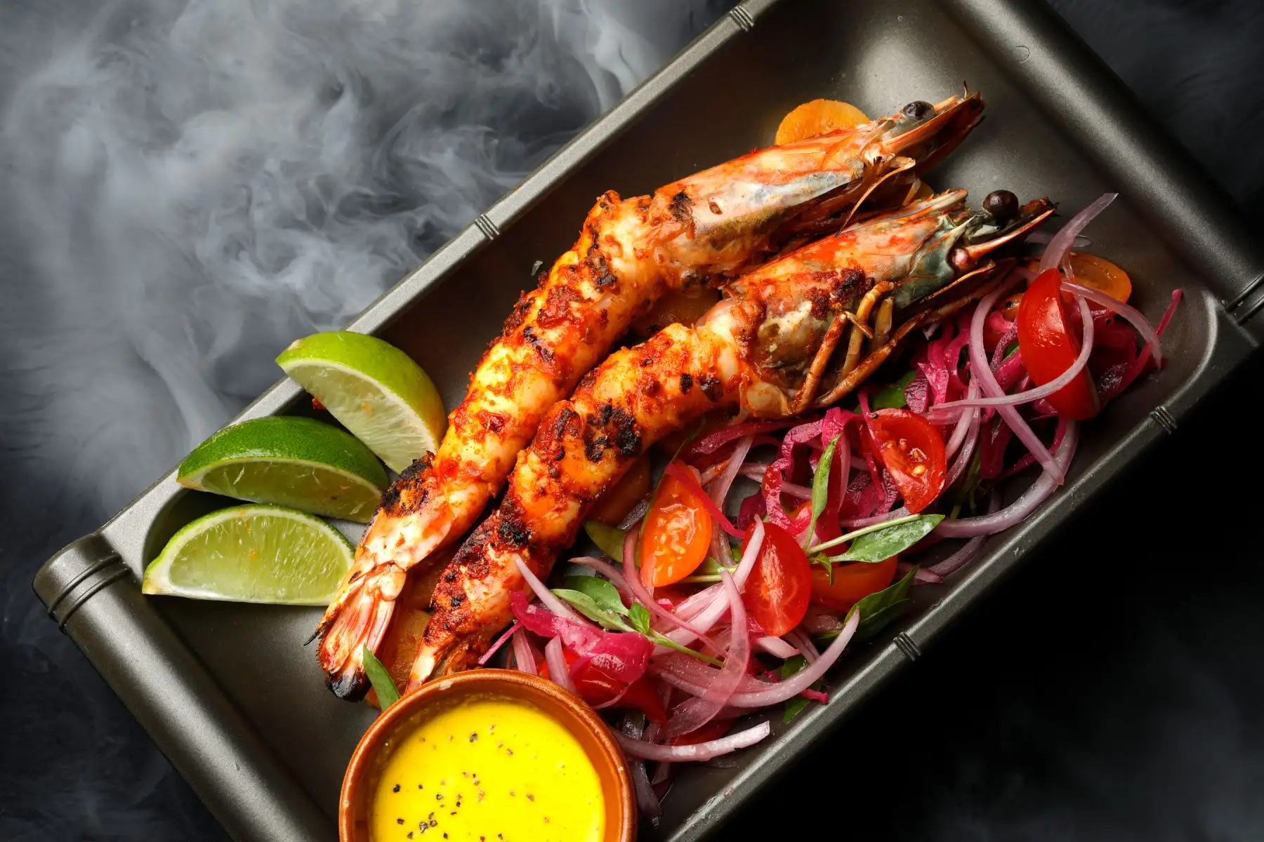 Desde su llegada a China en el 2002, este peruano ha montado o ayudado a montar en Shanghái y Beijing un total de 27 restaurantes bajo diferentes conceptos, como comida peruana, latinoamericana, mediterránea, asiática y otras fusiones gastronómicas capaces de deleitar a los paladares chinos más exigentes. Foto: ANDINA/Sonia millones