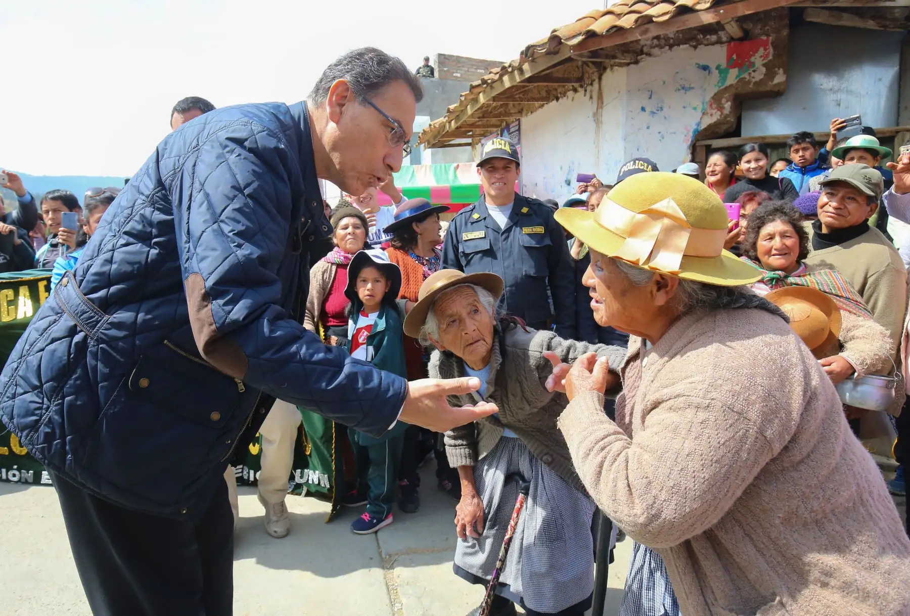 El jefe de Estado, Martín Vizcarra, inicia las obras de agua potable en el distrito de Quilcas, provincia de Huancayo, que contempla la creación y ampliación del servicio de saneamiento básico de agua potable y desagüe en el anexo de Colpar, Rangra, Ñahuinpuquio y los barrios de Llacta, Uno. Foto: ANDINA/Juan Carlos Guzman/Prensa Presidencia