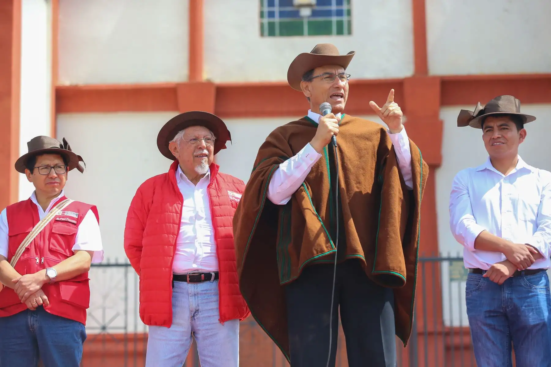 El jefe de Estado, Martín Vizcarra, inicia las obras de agua potable en el distrito de Quilcas, provincia de Huancayo, que contempla la creación y ampliación del servicio de saneamiento básico de agua potable y desagüe en el anexo de Colpar, Rangra, Ñahuinpuquio y los barrios de Llacta, Uno. Foto: ANDINA/Juan Carlos Guzman/Prensa Presidencia