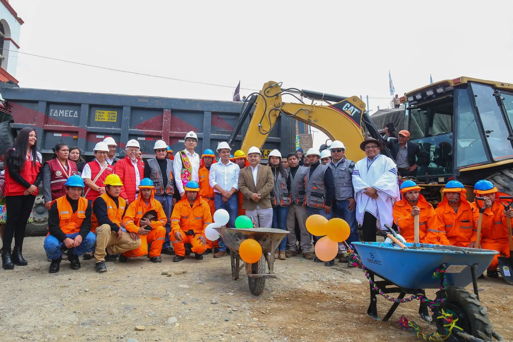 El jefe de Estado, Martín Vizcarra, inicia las obras de agua potable en el distrito de Quilcas, provincia de Huancayo, que contempla la creación y ampliación del servicio de saneamiento básico de agua potable y desagüe en el anexo de Colpar, Rangra, Ñahuinpuquio y los barrios de Llacta, Uno. Foto: ANDINA/Juan Carlos Guzman/Prensa Presidencia