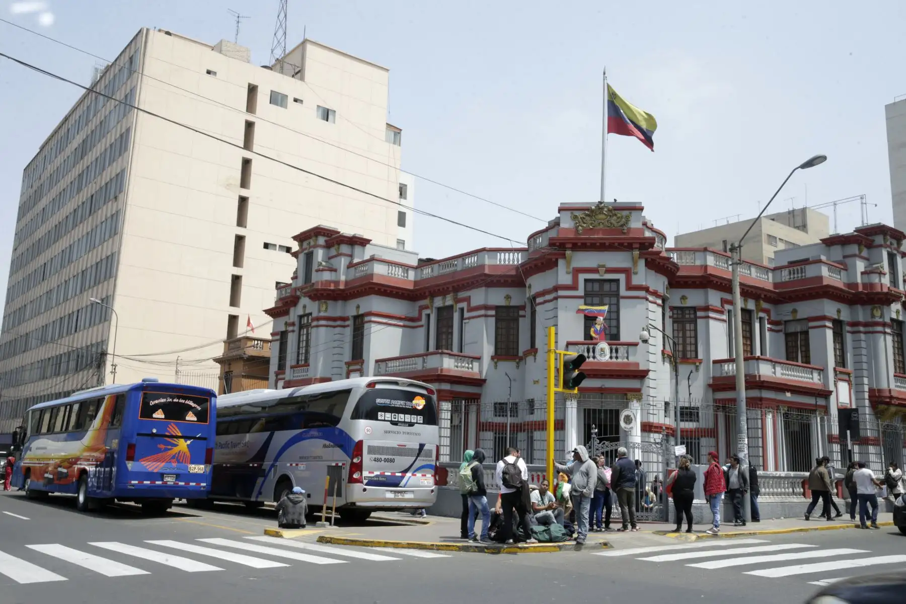 Los vuelos que regresan a los venezolanos a su país, salen cada martes con aproximadamente 90 pasajeros y es la aerolínea Conviasa la encargada de estos vuelos.  Foto: ANDINA/Melina Mejía
