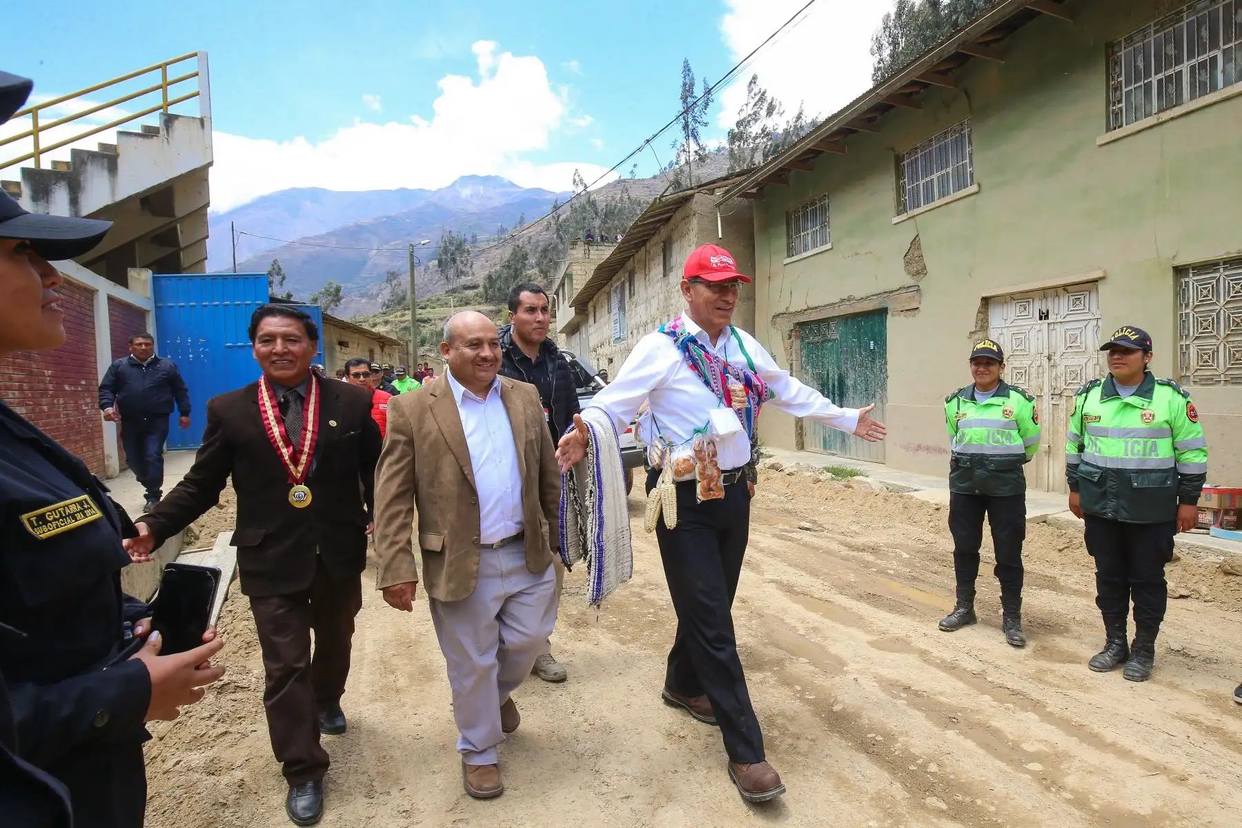 El mandatario,Martín Vizcarra, realiza inspección a las obras de mejoramiento de la carretera Huayauniocc - Huasahuasi, distrito de Huasahuasi, provincia de Tarma. Foto: ANDINA/Juan Carlos Guzman/Prensa Presidencia