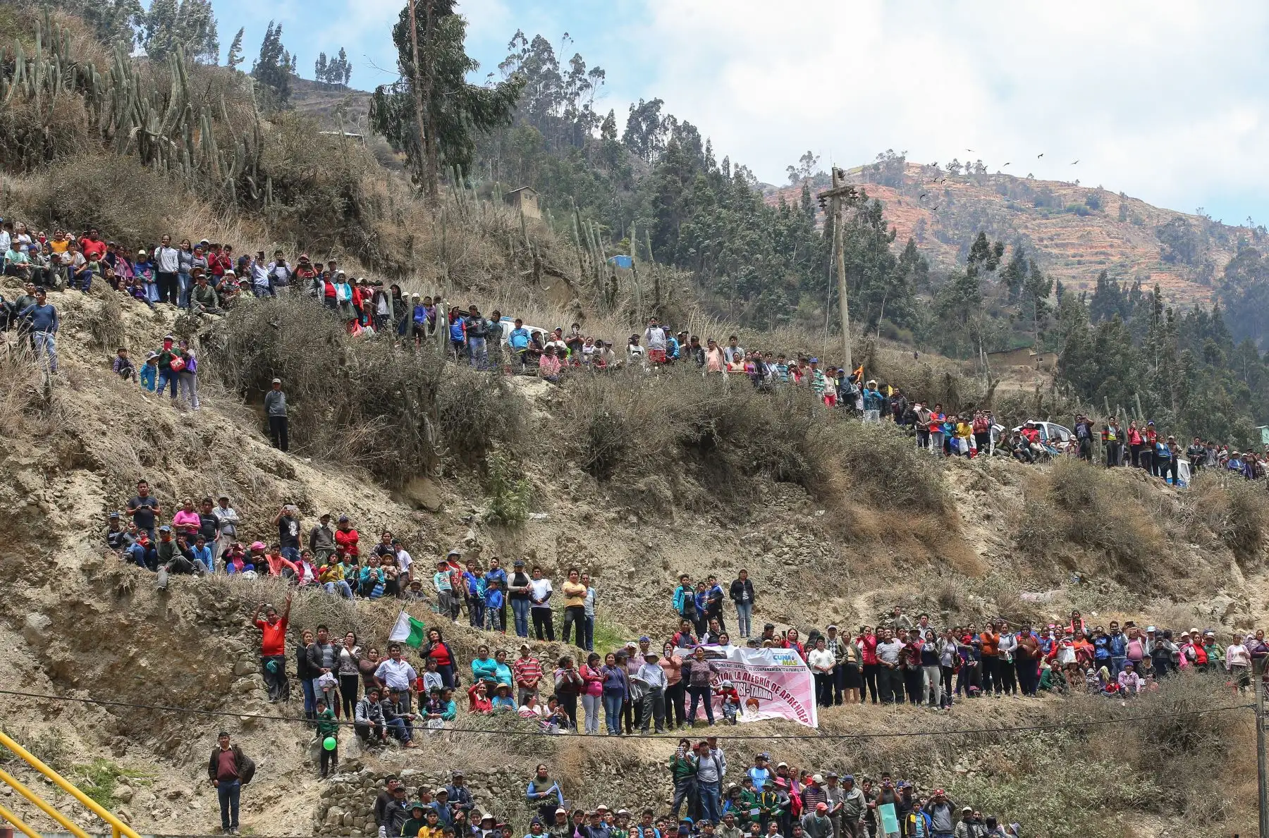 El mandatario,Martín Vizcarra, realiza inspección a las obras de mejoramiento de la carretera Huayauniocc - Huasahuasi, distrito de Huasahuasi, provincia de Tarma. Foto: ANDINA/Juan Carlos Guzman/Prensa Presidencia