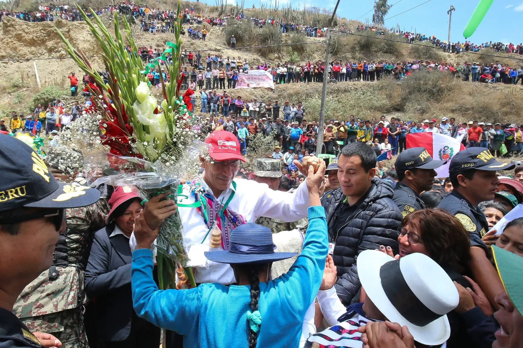 El mandatario,Martín Vizcarra, realiza inspección a las obras de mejoramiento de la carretera Huayauniocc - Huasahuasi, distrito de Huasahuasi, provincia de Tarma. Foto: ANDINA/Juan Carlos Guzman/Prensa Presidencia
