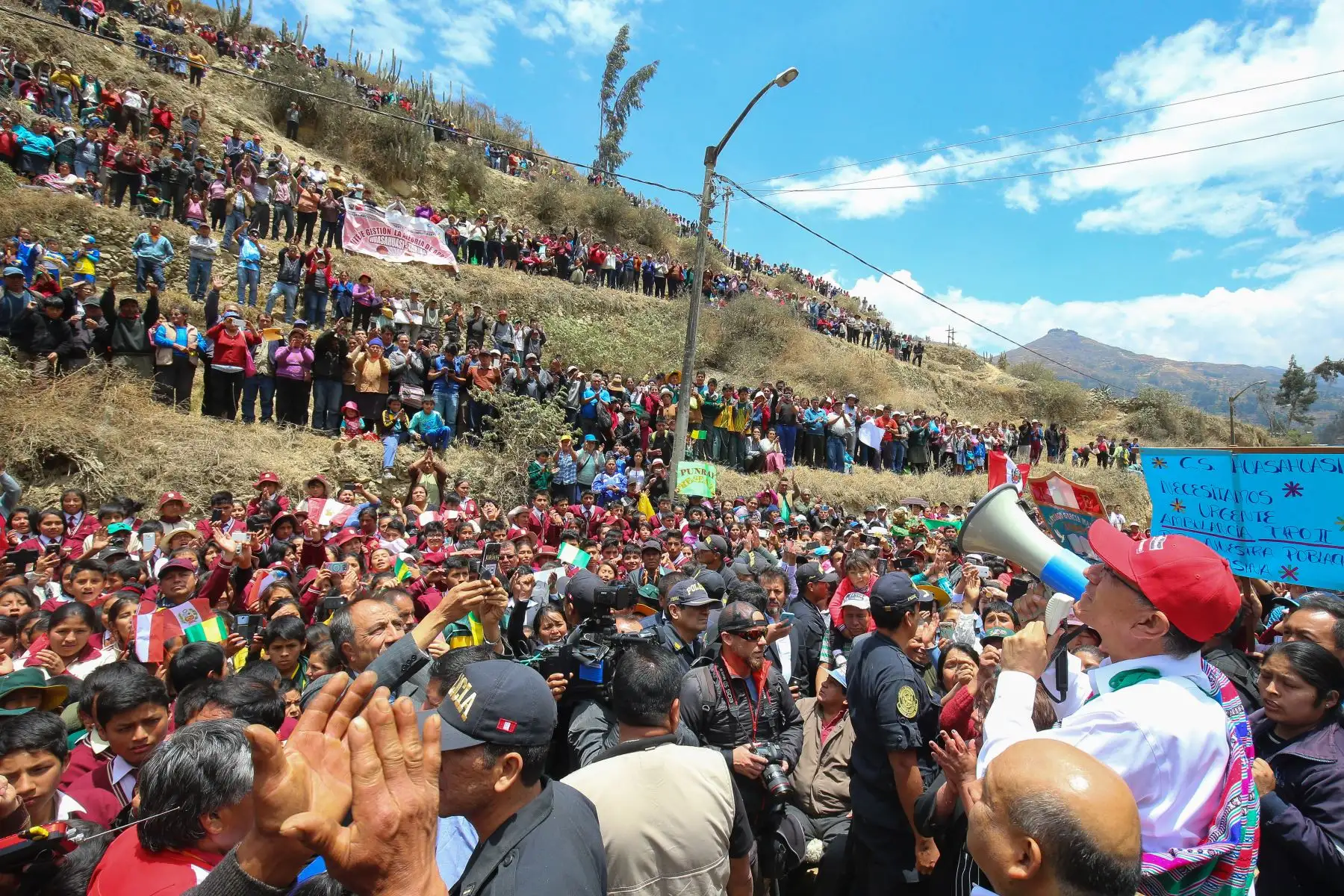 El mandatario,Martín Vizcarra, realiza inspección a las obras de mejoramiento de la carretera Huayauniocc - Huasahuasi, distrito de Huasahuasi, provincia de Tarma. Foto: ANDINA/Juan Carlos Guzman/Prensa Presidencia