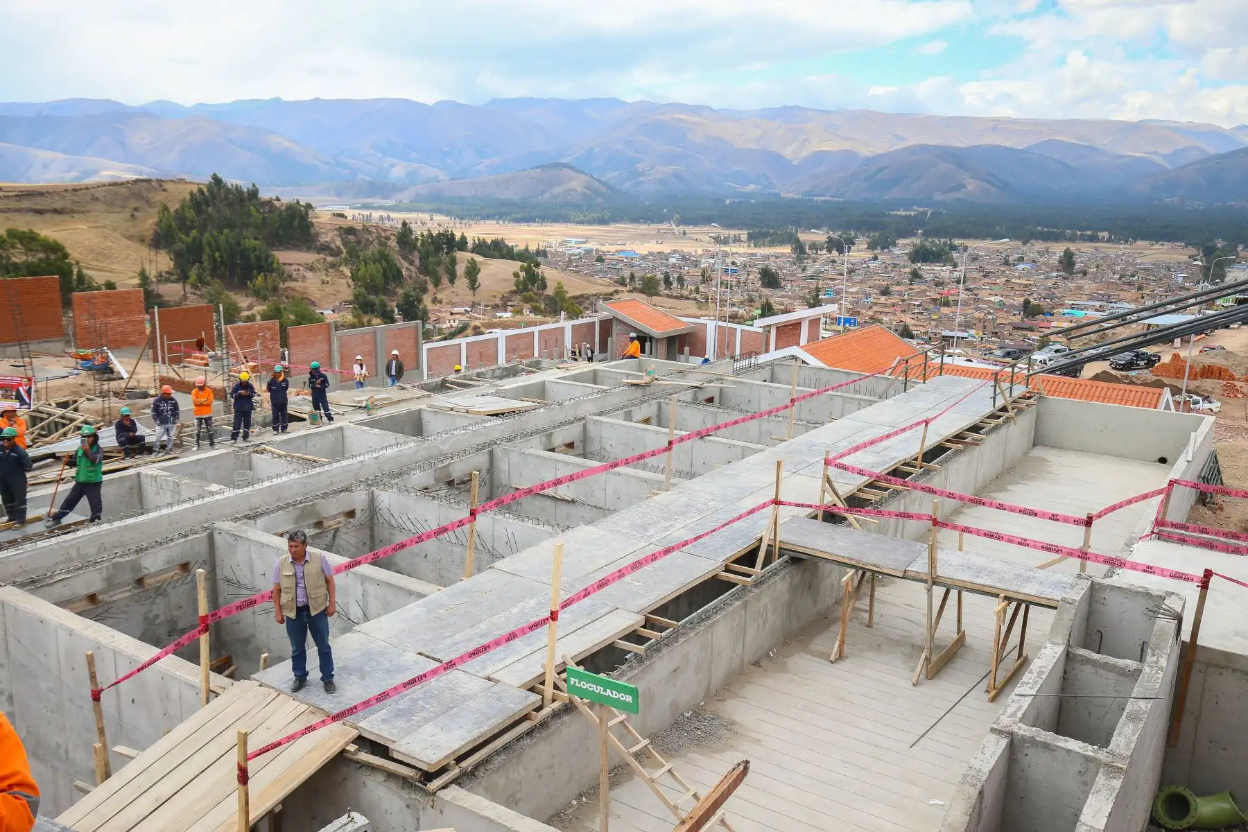 Presidente Vizcarra inspecciona las obras de construcción de la Planta de Tratamiento para la remoción de arsénico en el agua de consumo humano en la provincia de Jauja.Foto: ANDINA/Juan Carlos Guzman/Presidente Presidencia