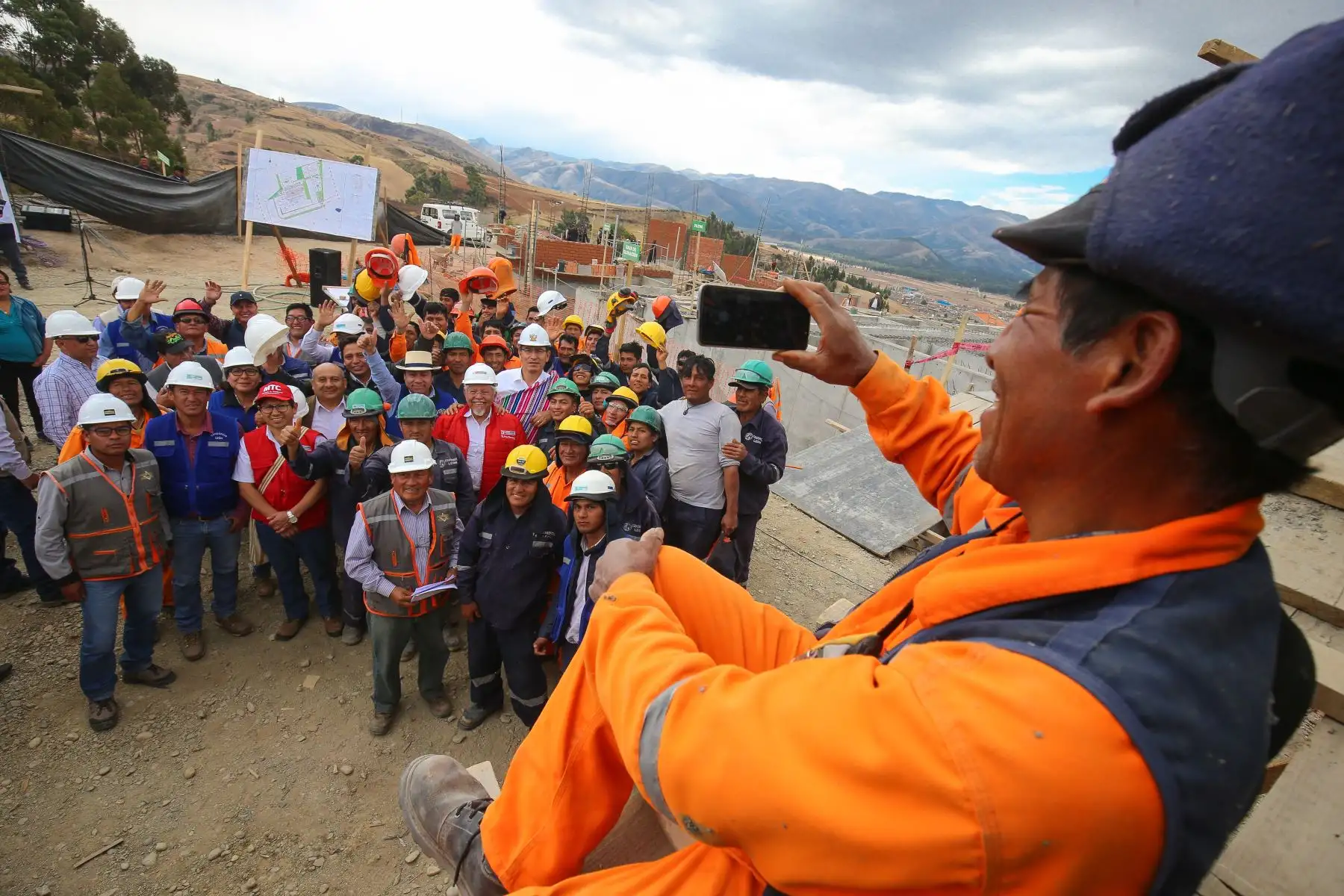 Presidente Vizcarra inspecciona las obras de construcción de la Planta de Tratamiento para la remoción de arsénico en el agua de consumo humano en la provincia de Jauja.Foto: ANDINA/Juan Carlos Guzman/Presidente Presidencia