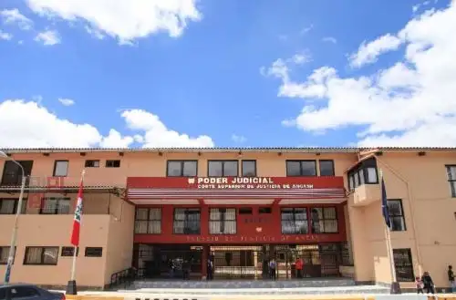 La Corte Superior de Justicia de Áncash, dictó su primera sentencia redactada en Quechua. La causa corresponde a un proceso de alimentos que fue ventilado en un juzgado de la provincia de Huari.