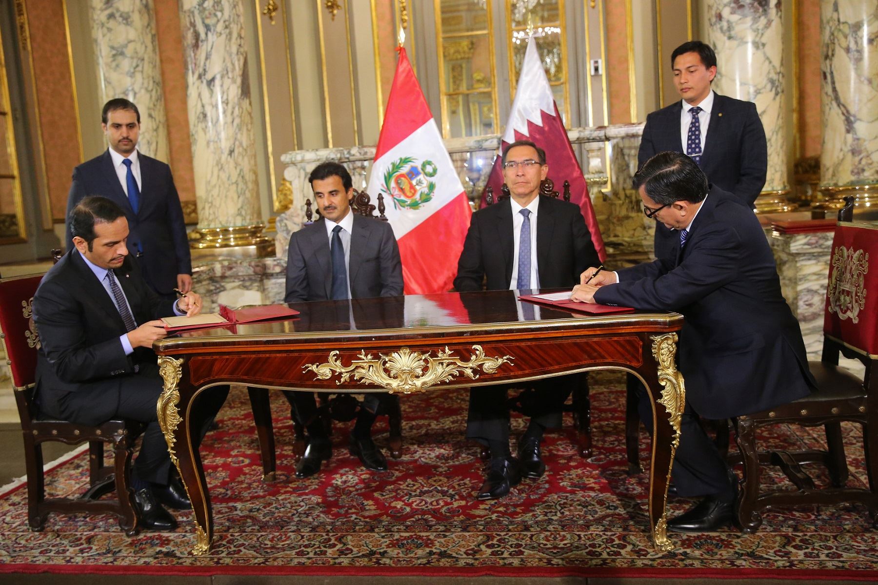 Perú y Qatar suscriben diversos acuerdos bilaterales en la sede de Palacio de Gobierno.