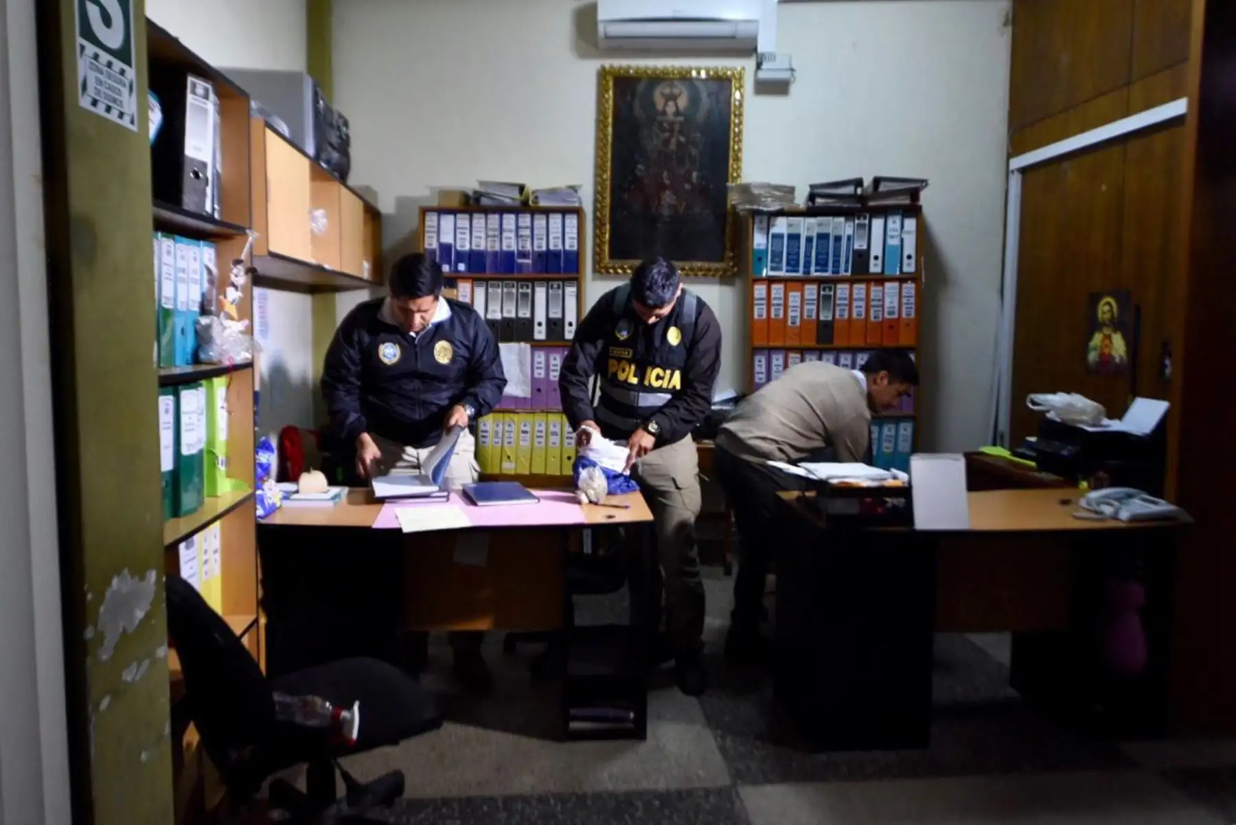 Policía y Fiscalía desarticuló esta madrugada a la organización criminal Los Charlys del Sur, vinculada a corrupción de funcionarios y usurpación agravada en Punta Negra, al sur de LimaFoto: ANDINA/Mininter