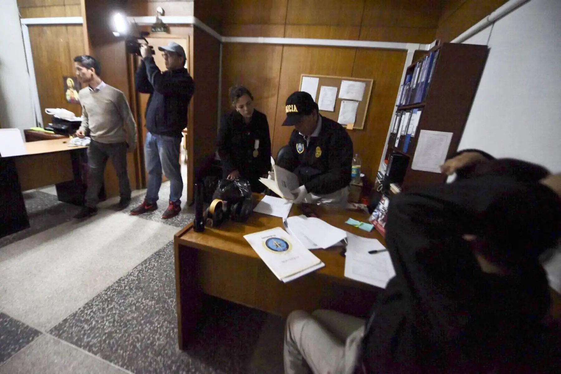 Esta organización criminal actuaba ubicando terrenos públicos o particulares desocupados y, a través de contactos con funcionarios municipales, otorgaba a terceros constancias de posesión. Foto: ANDINA/Mininter
