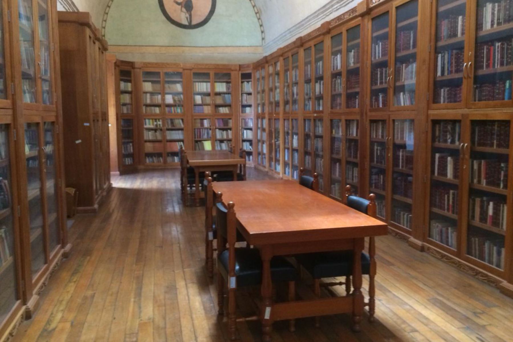 Biblioteca de Mario Vargas Llosa, ubicada en la ciudad de Arequipa, reúne 24,980 libros. ANDINA