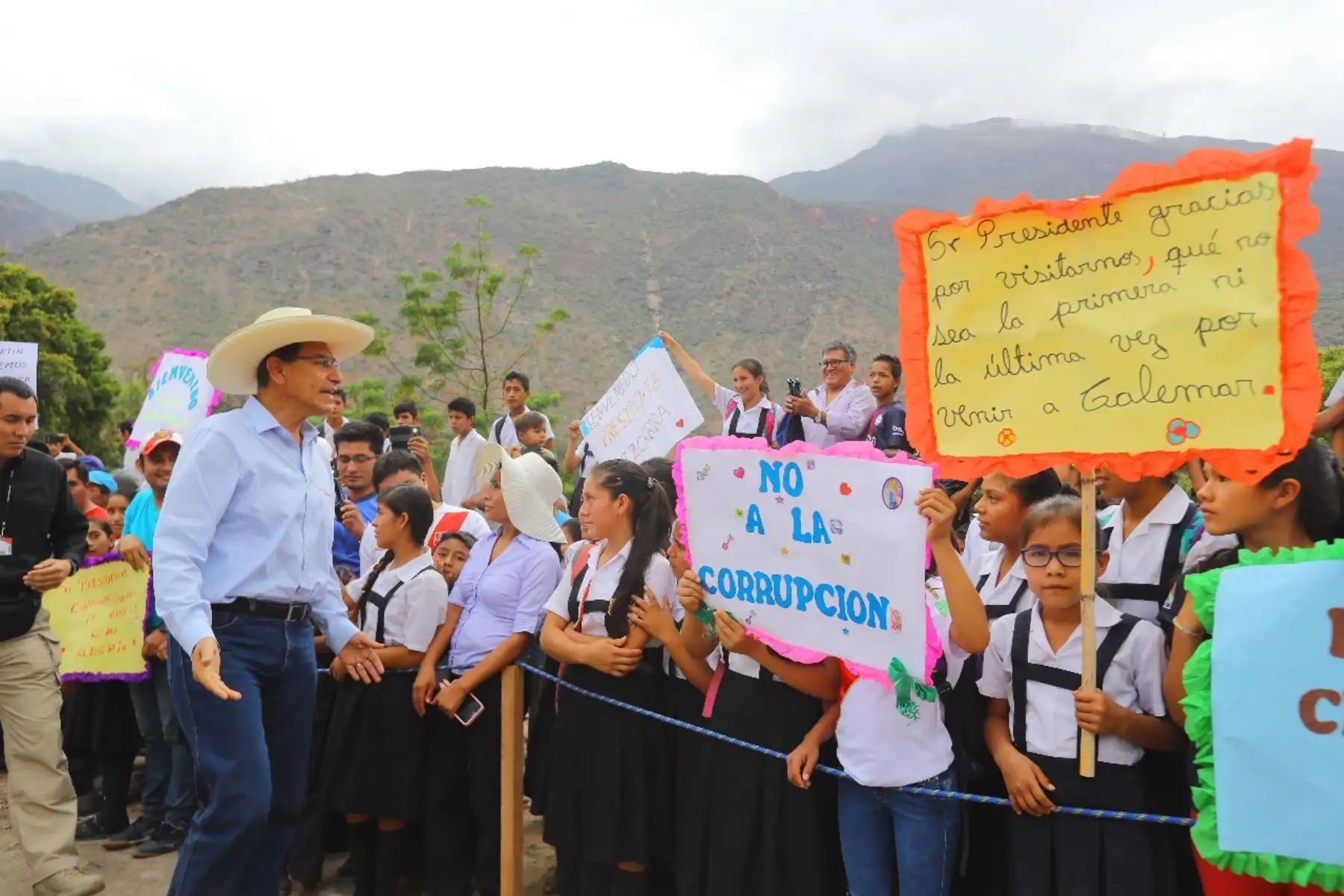 El presidente de la República, Martín Vizcarra, entrega la obra de construcción del Puente Calemar, en el distrito de Bambamarca, provincia de Bolívar en la Libertad. Foto: ANDINA/Prensa Presidencia