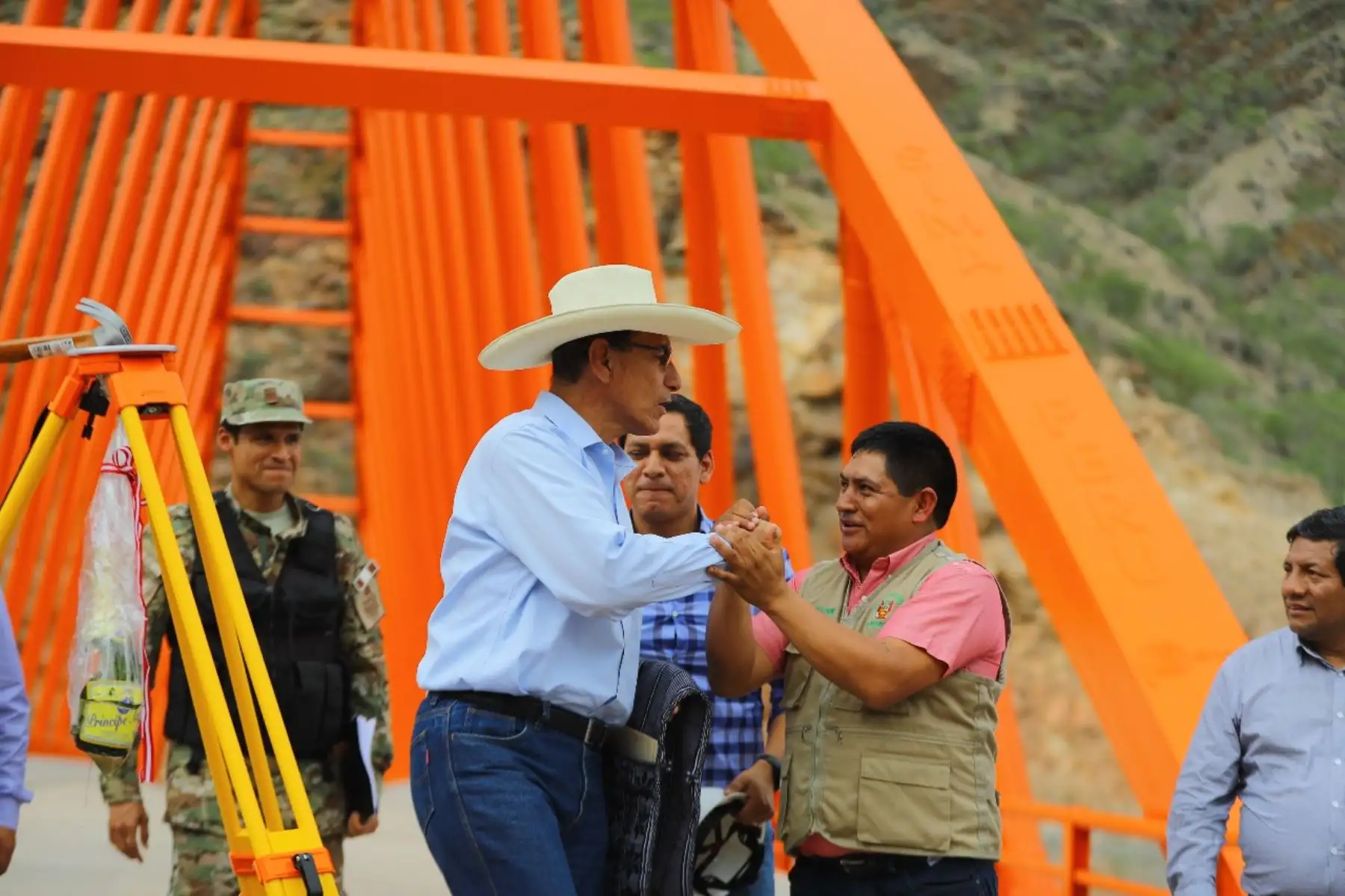 El presidente de la República, Martín Vizcarra, entrega la obra de construcción del Puente Calemar, en el distrito de Bambamarca, provincia de Bolívar en la Libertad. Foto: ANDINA/Prensa Presidencia