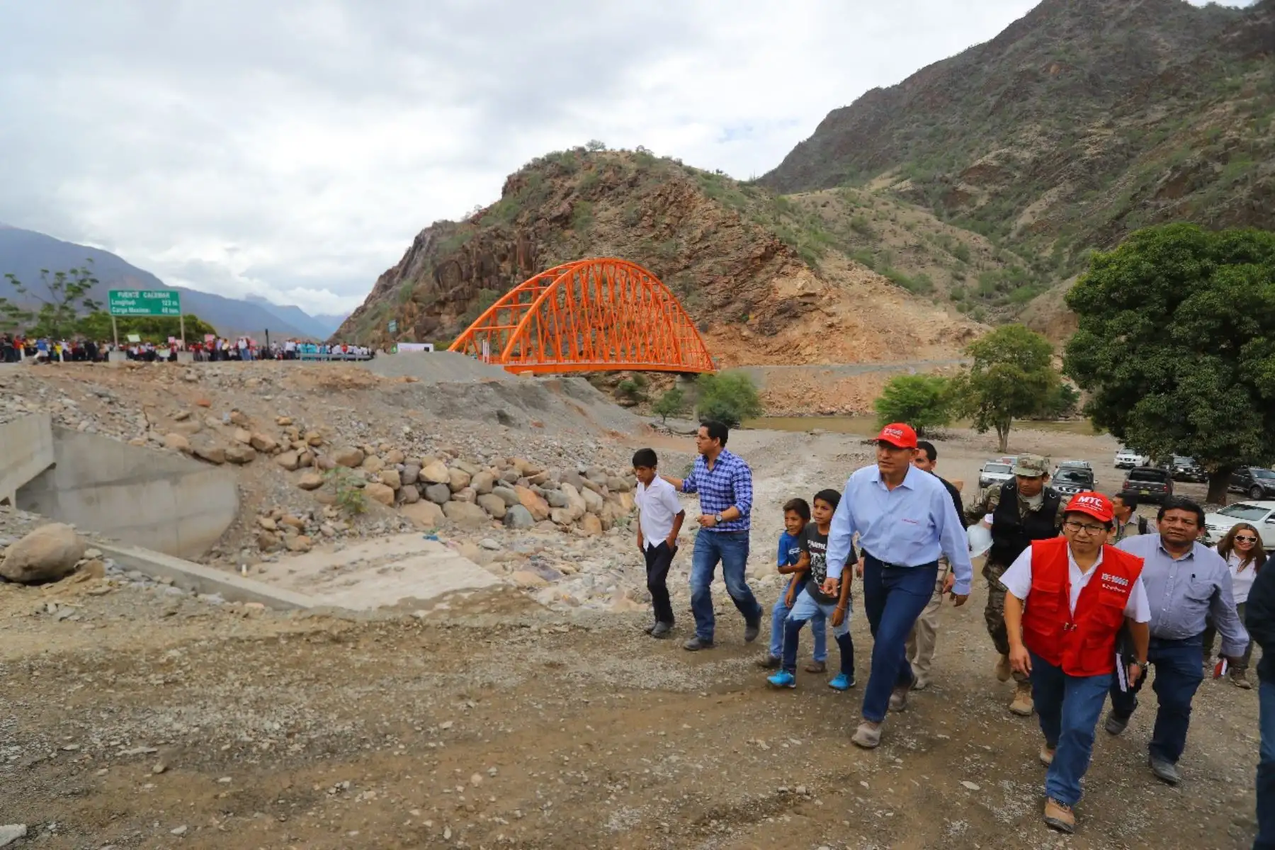 El presidente de la República, Martín Vizcarra, entrega la obra de construcción del Puente Calemar, en el distrito de Bambamarca, provincia de Bolívar en la Libertad. Foto: ANDINA/Prensa Presidencia
