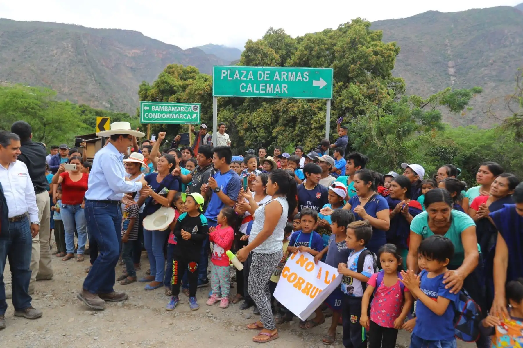 El presidente de la República, Martín Vizcarra, entrega la obra de construcción del Puente Calemar, en el distrito de Bambamarca, provincia de Bolívar en la Libertad. Foto: ANDINA/Prensa Presidencia