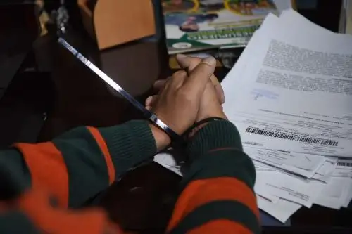La Policía Nacional y el Ministerio Público desarticularon hoy, en la región Amazonas, la organización criminal “Los ilegales de Amazonas”, dedicada a cometer delitos como usurpación agravada y falsificación de documentos, y de la que forma parte un alcalde distrital y otros funcionarios públicos, informó el Ministerio del Interior.