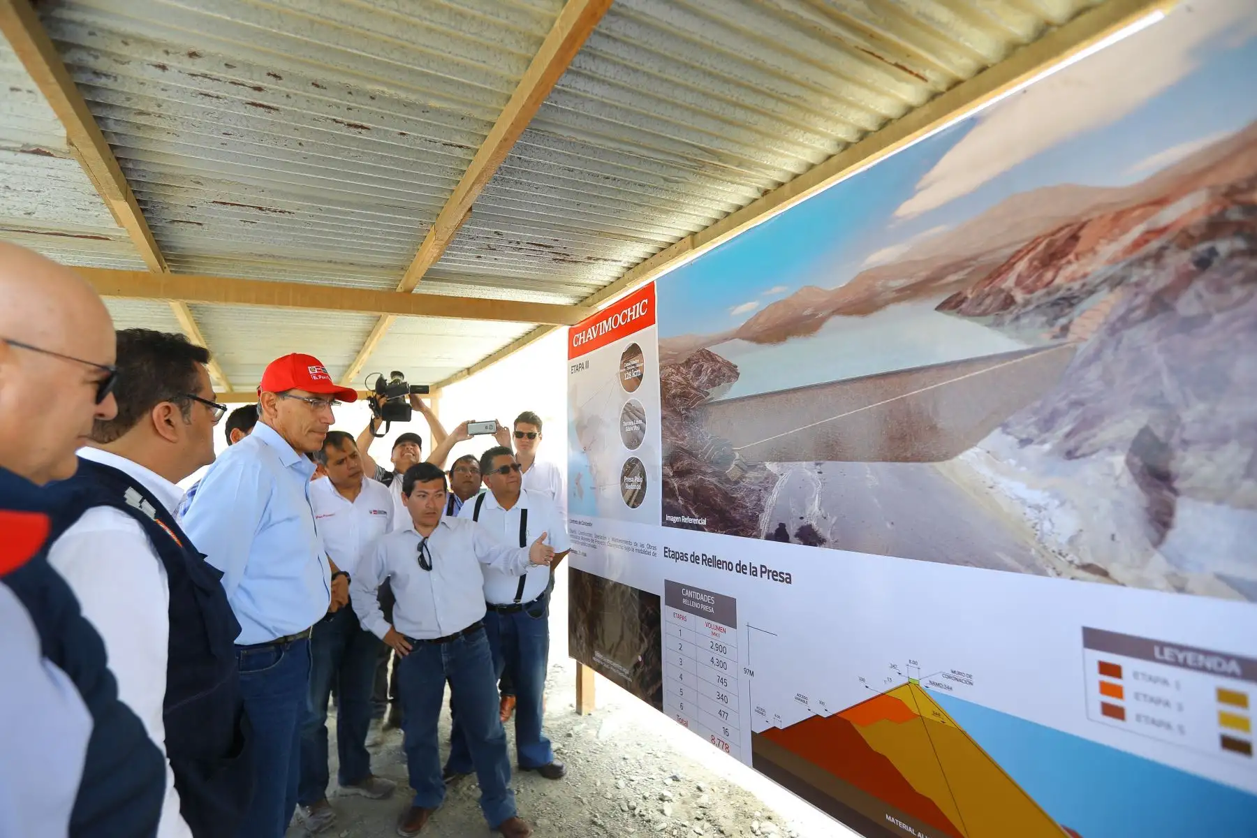 Jefe de Estado, Martín Vizcarra, inspecciona las obras de la represa Palo Redondo del proyecto Chavimochic III en la provincia de Virú. Foto: ANDINA/Andrés Valle/Prensa Presidencia